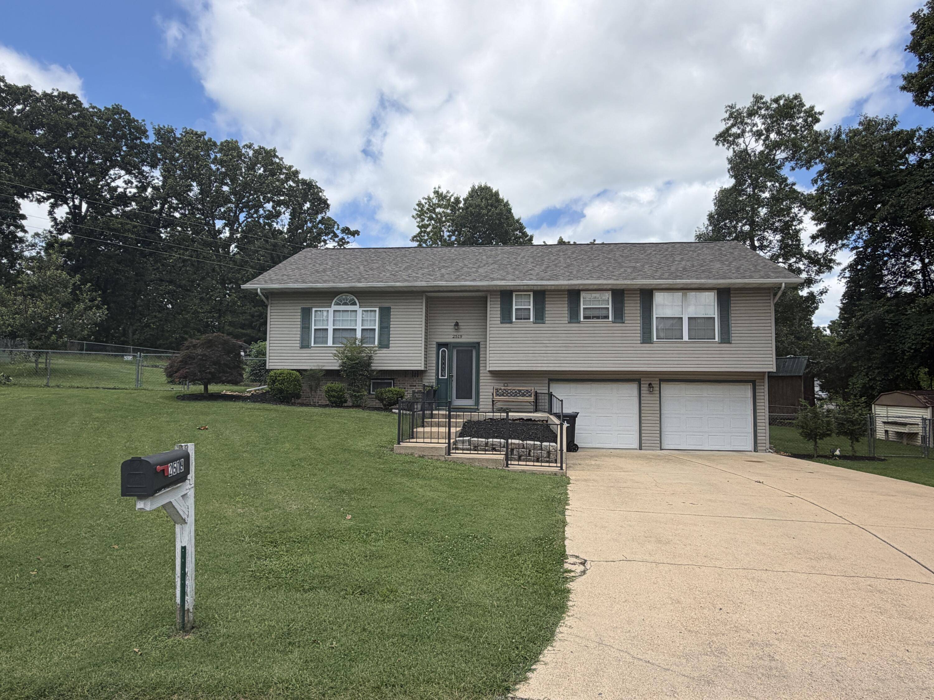 2519 Courtney Place, West Plains, MO 65775