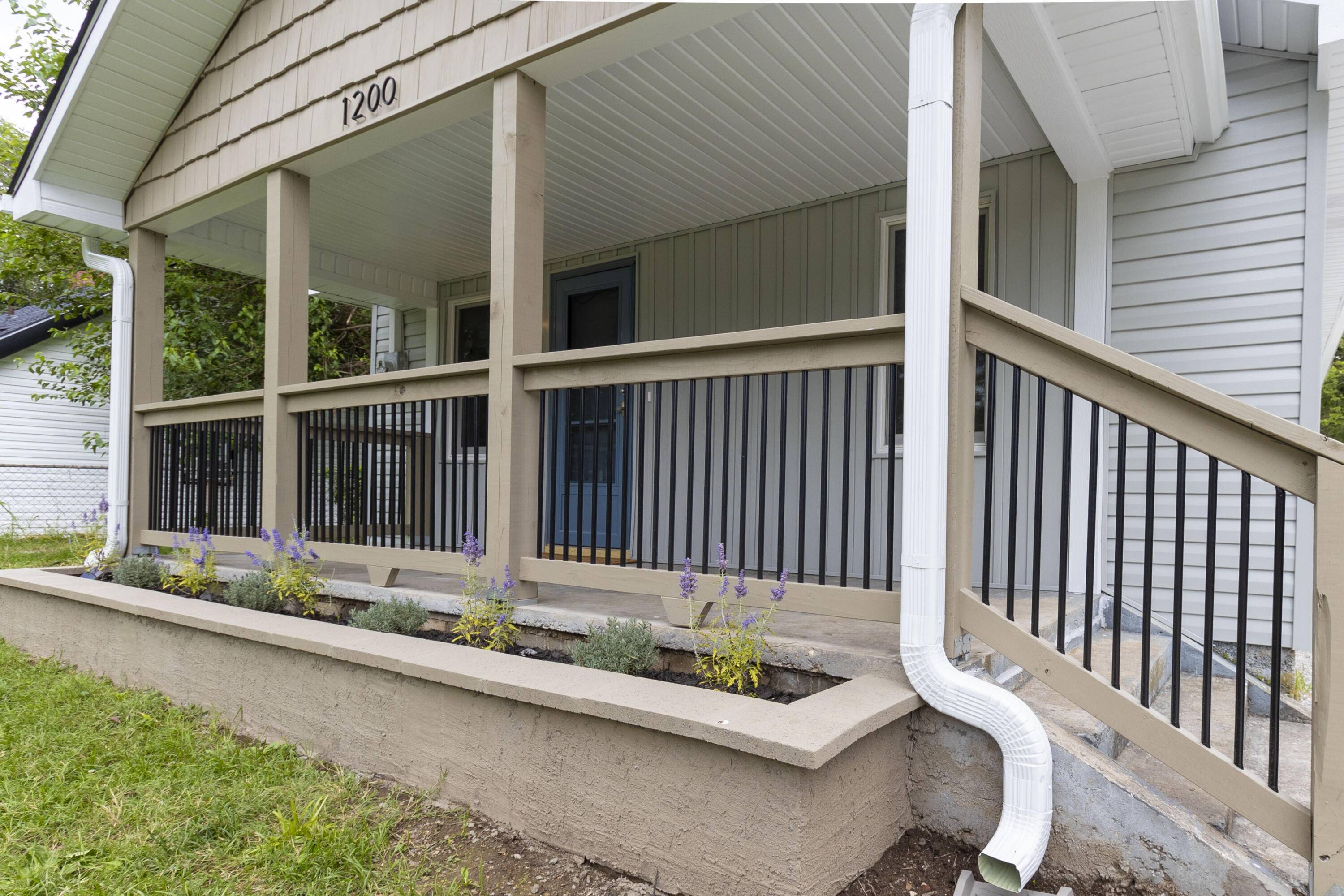 1200 N Clifton AVE, Springfield, MO 65802
