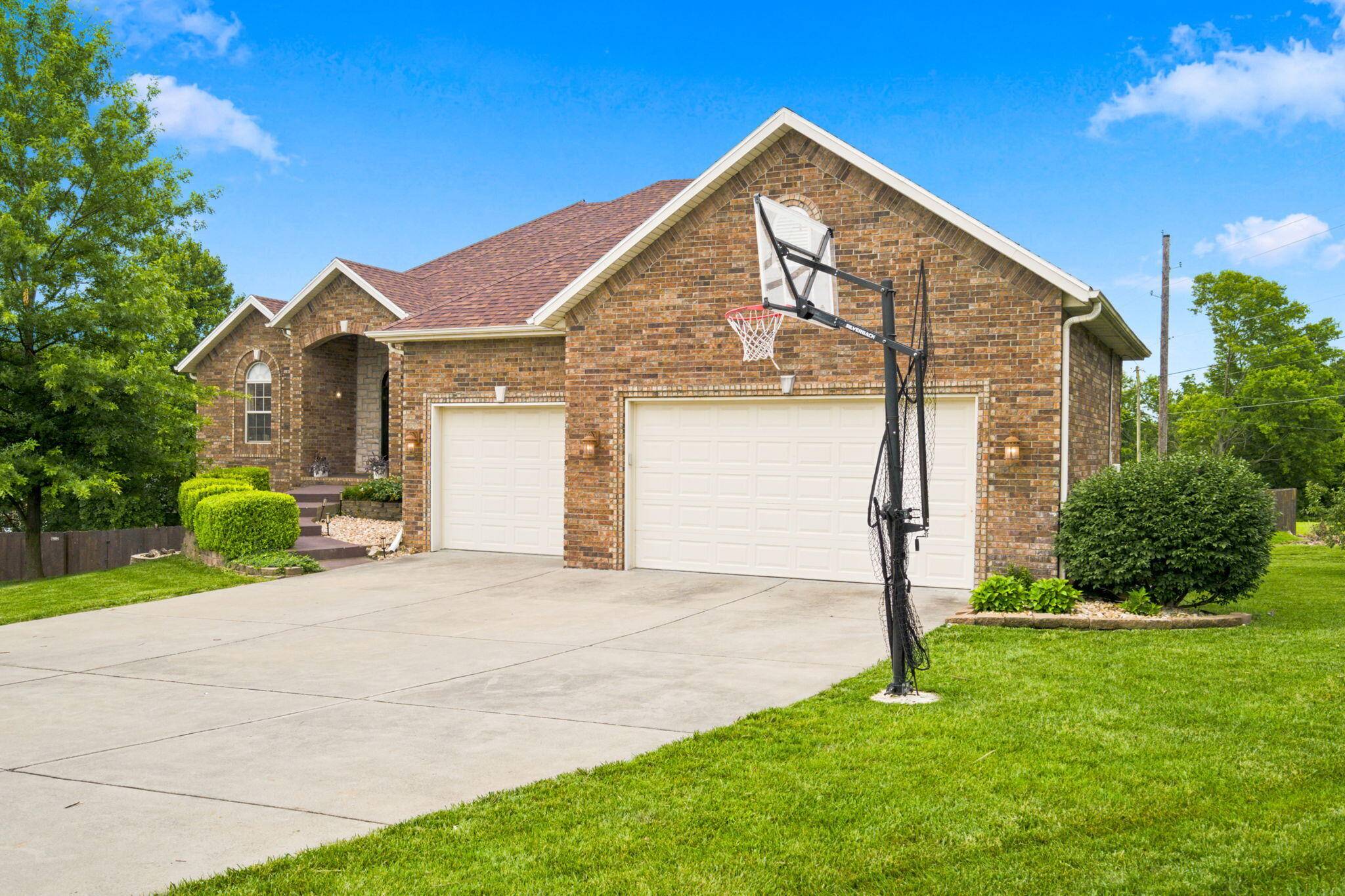 2418 W Crestwood ST, Ozark, MO 65721