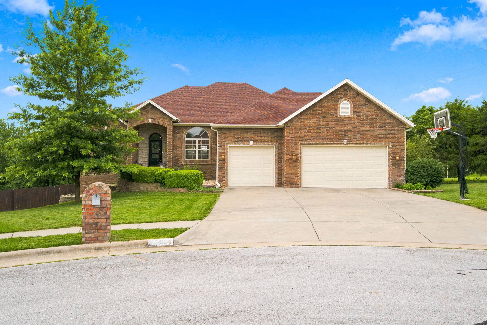 2418 W Crestwood ST, Ozark, MO 65721