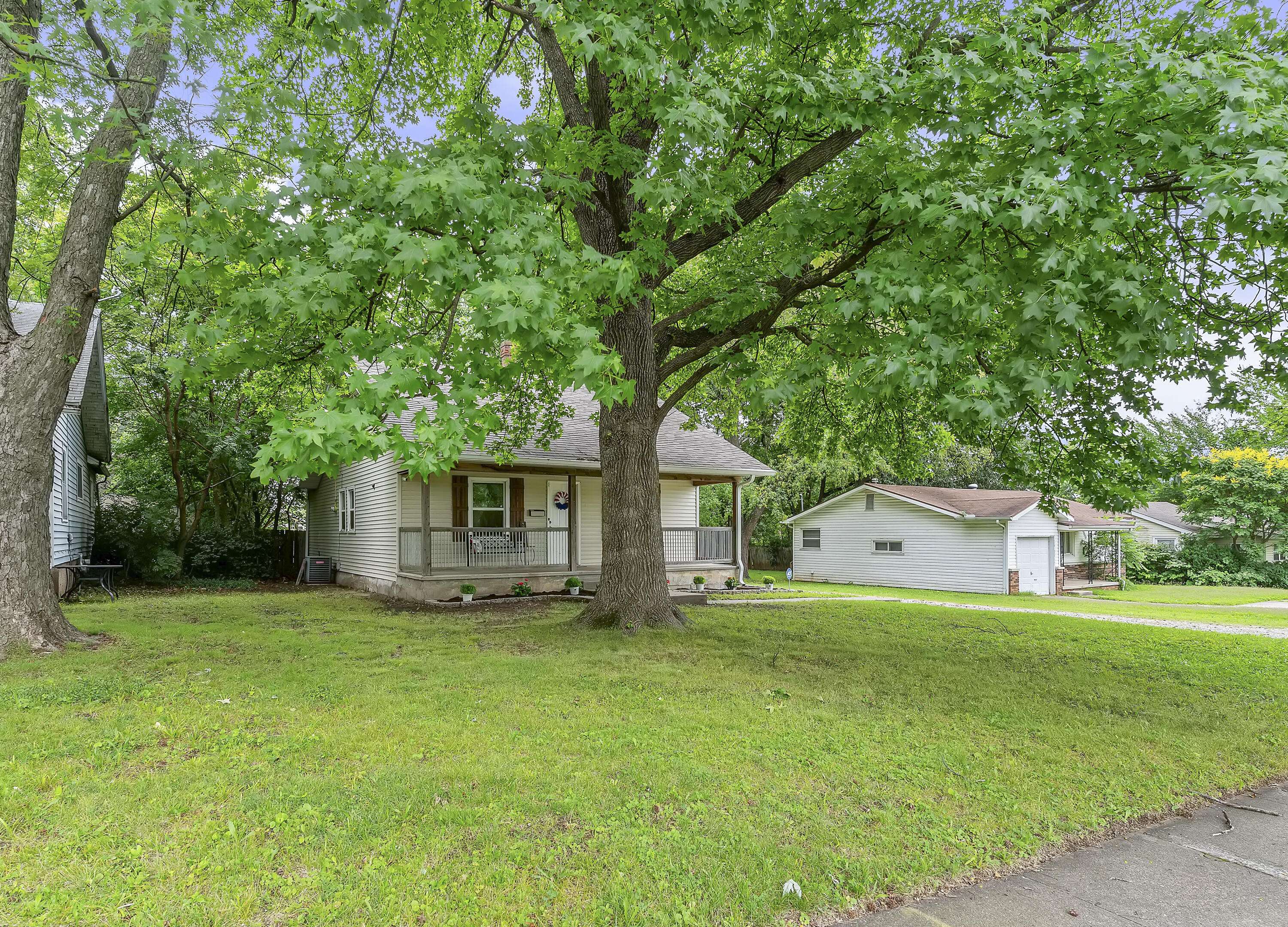 1034 N Clay AVE, Springfield, MO 65802