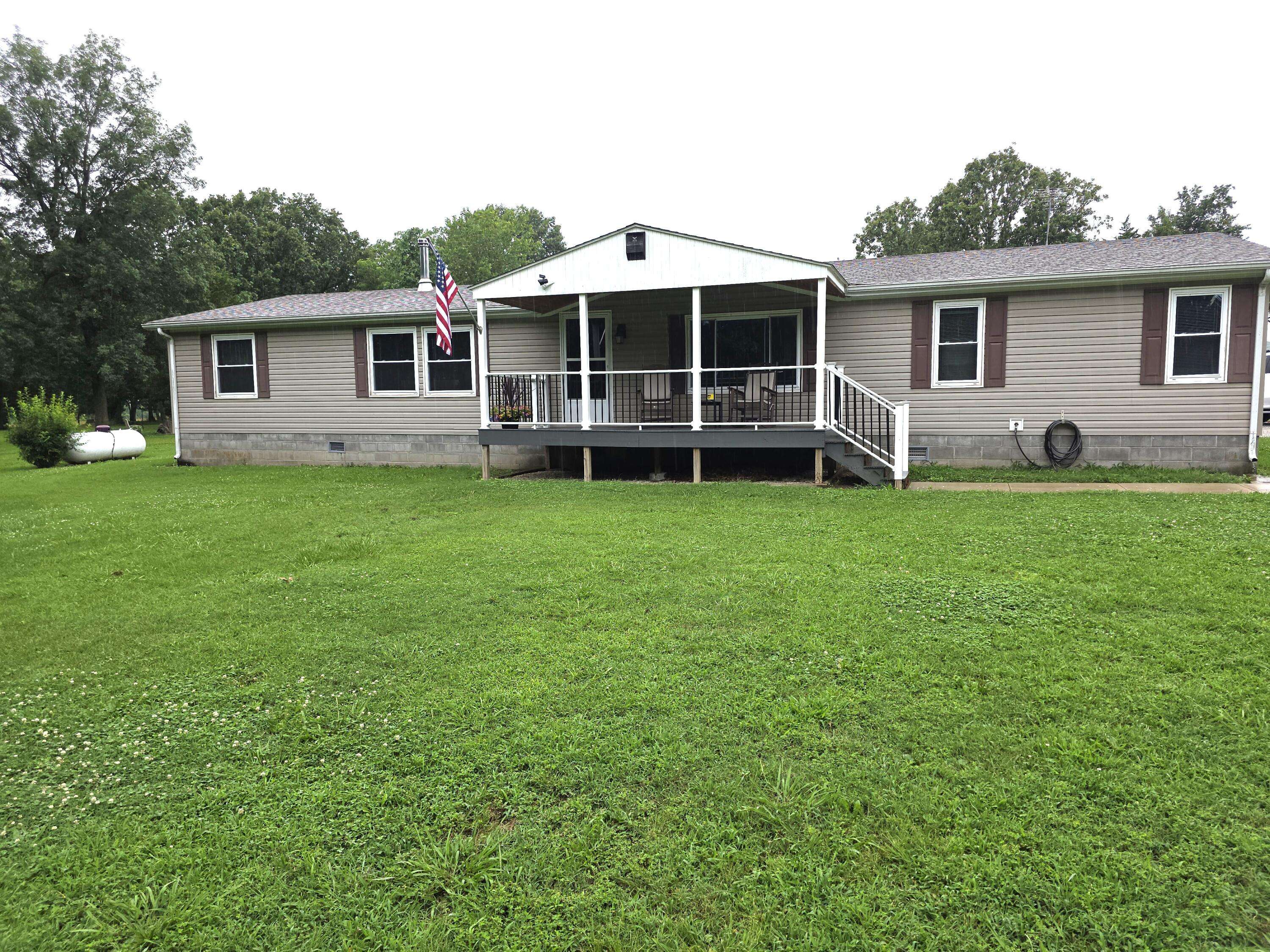 10144 Vixen RD, Stark City, MO 64866