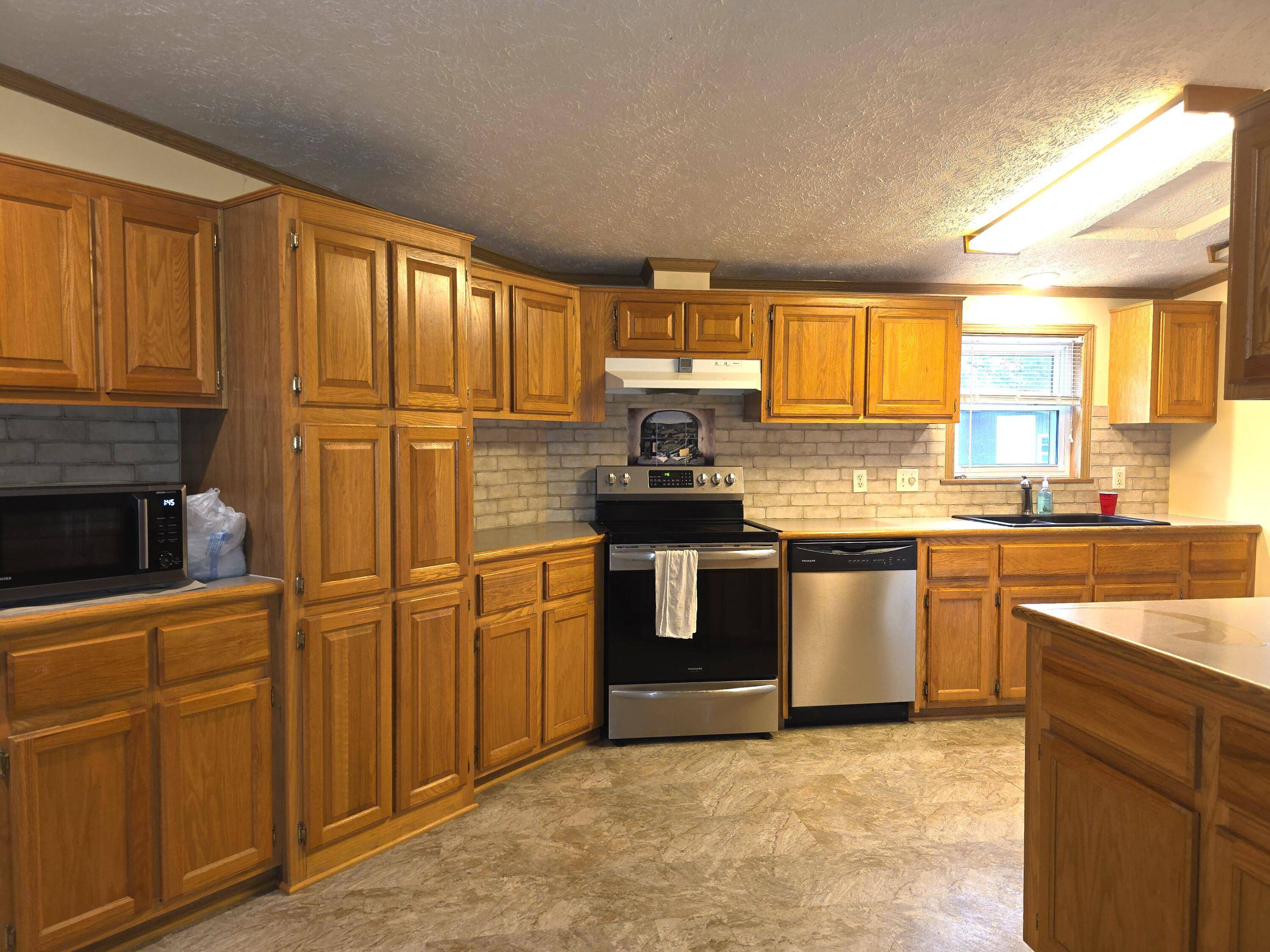10144 Vixen RD, Stark City, MO 64866