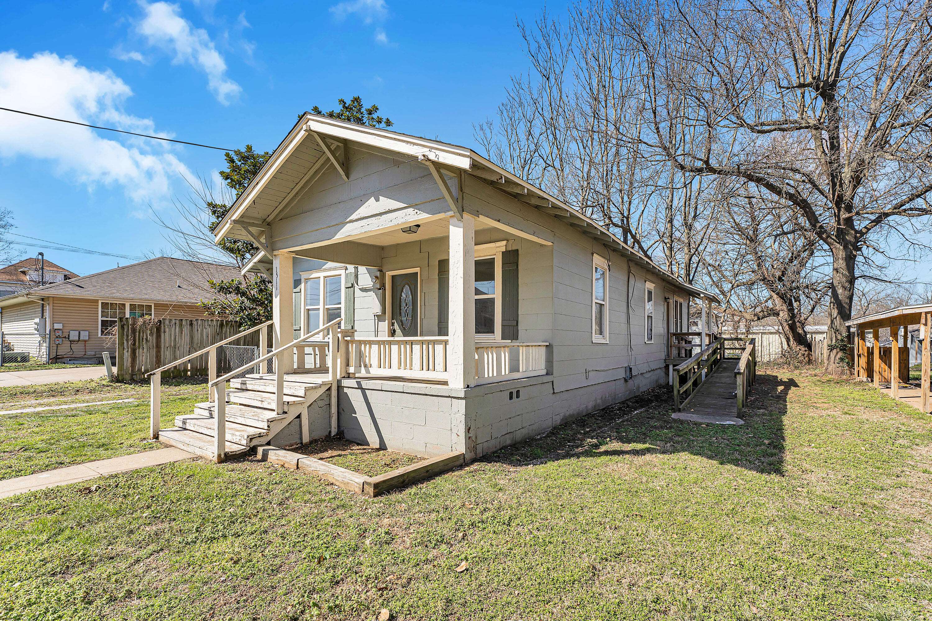 1511 N Lyon AVE, Springfield, MO 65803
