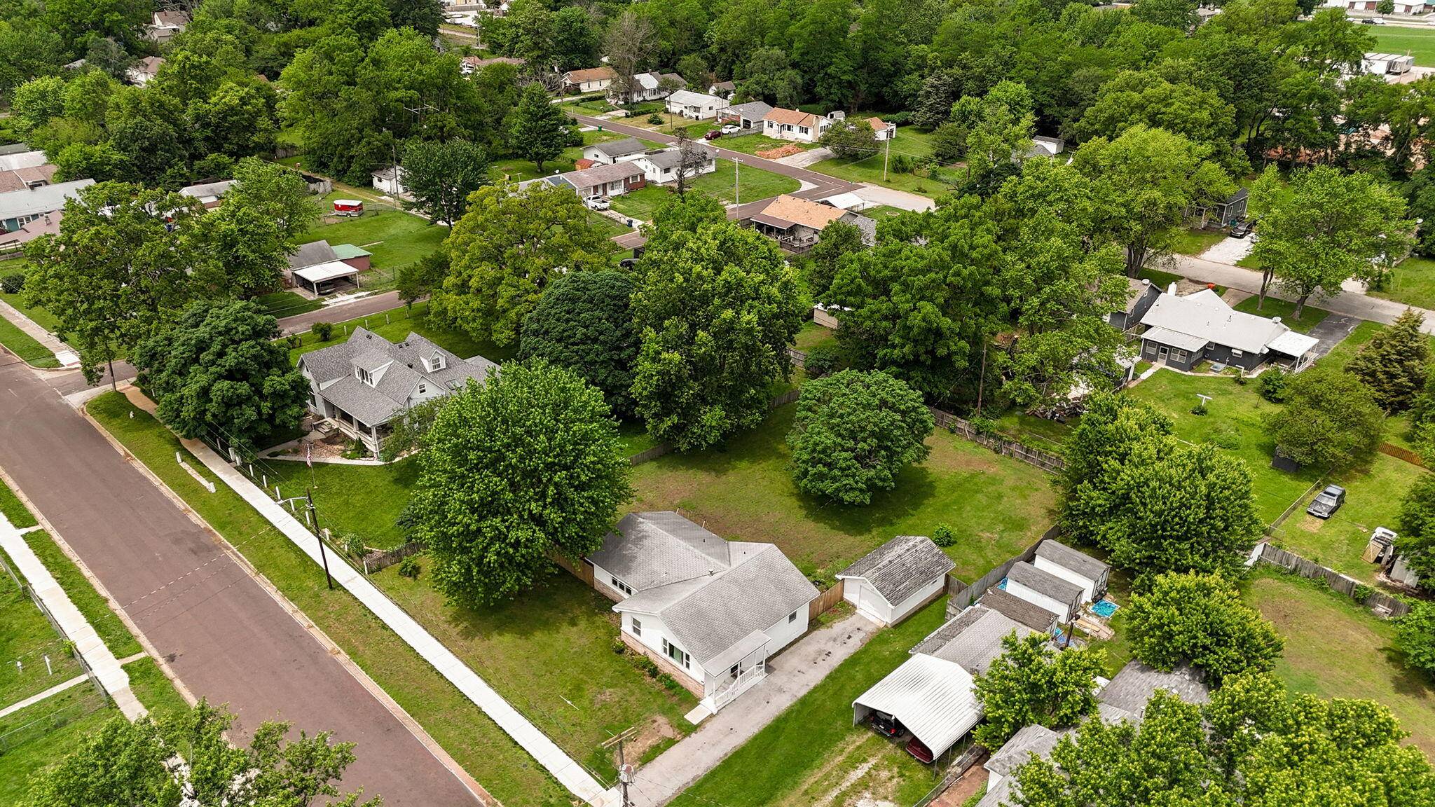 2021 W Olive ST, Springfield, MO 65802