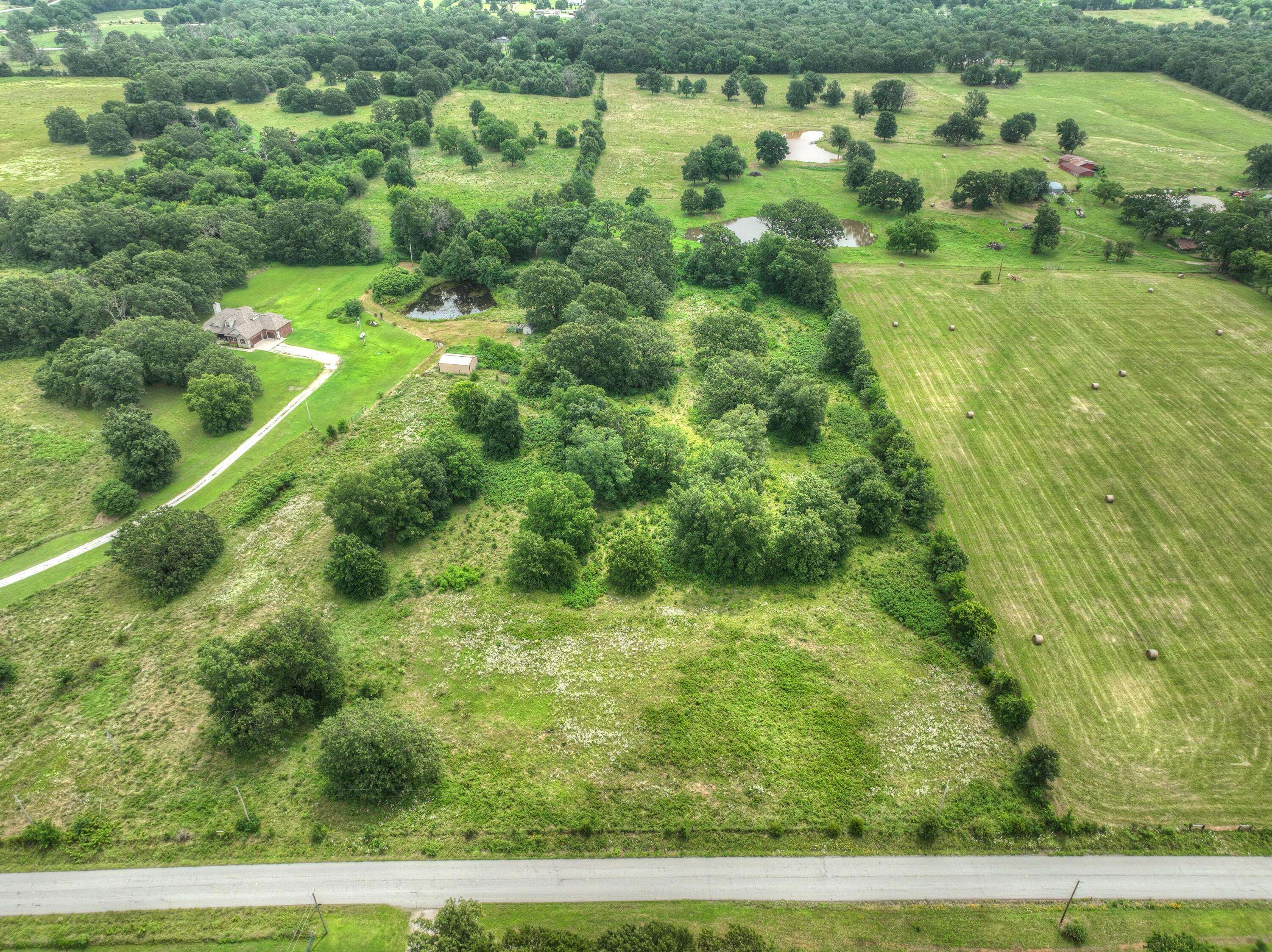 000 State Line RD, Seneca, MO 64865