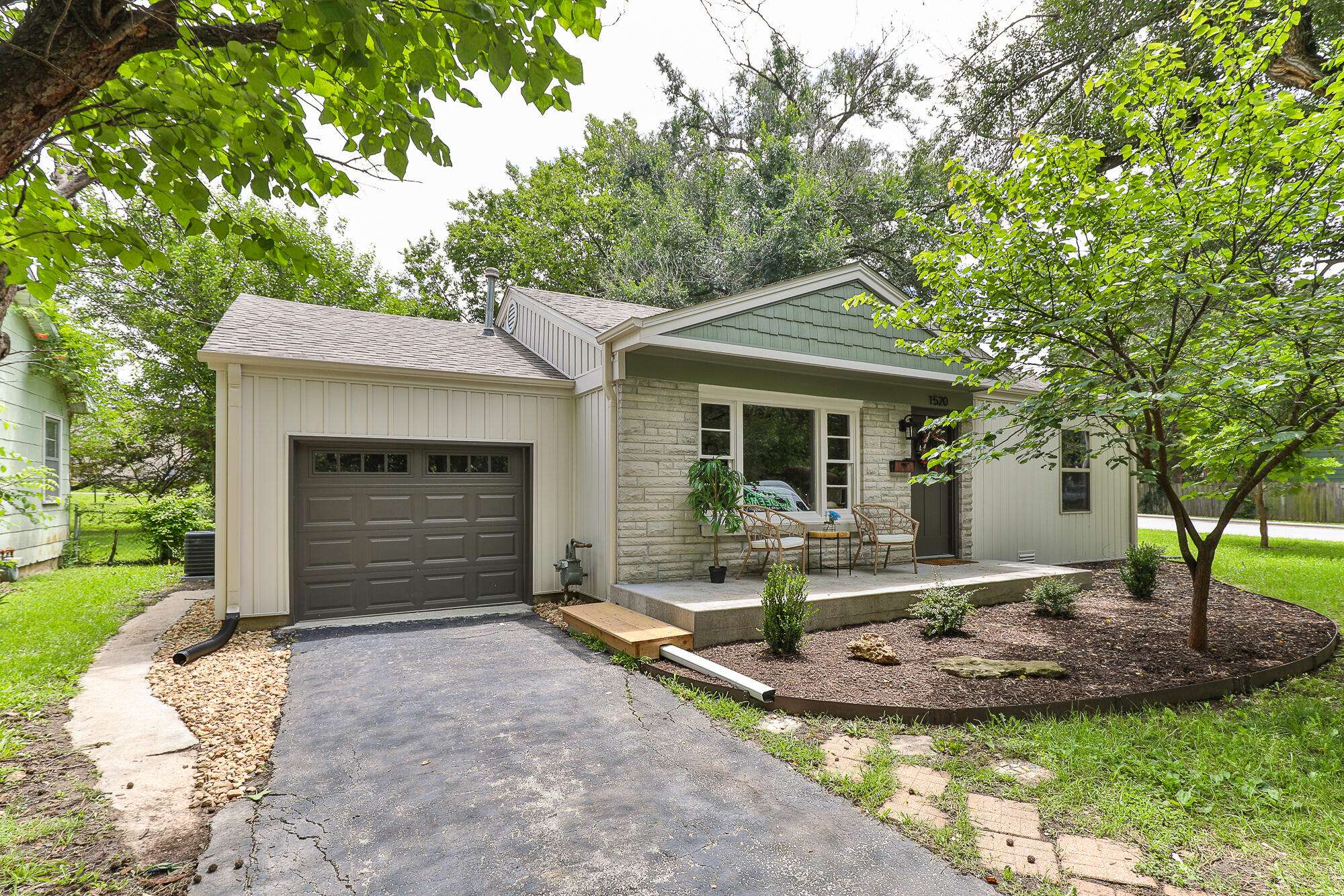 1520 S Pickwick AVE, Springfield, MO 65804