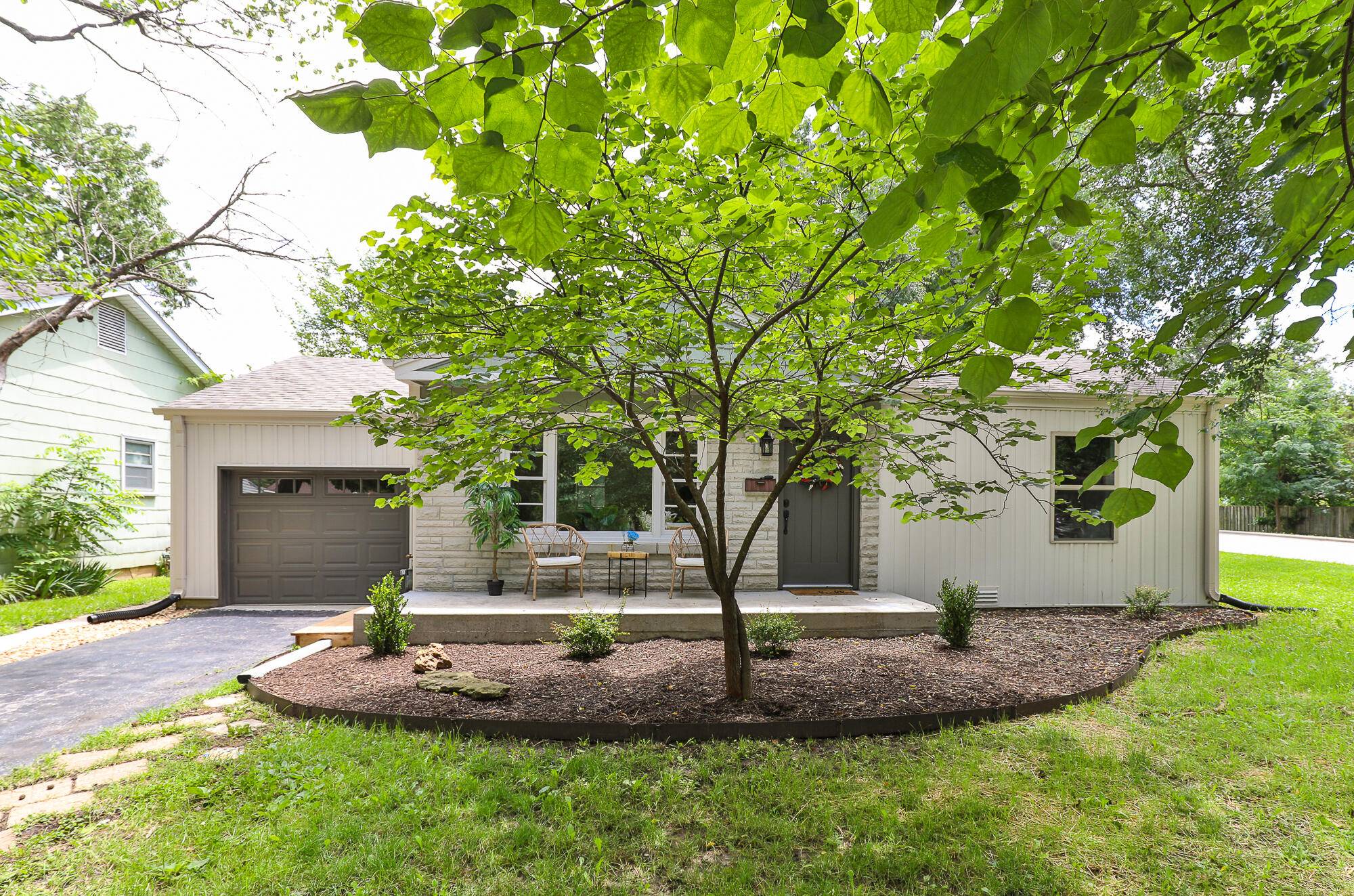 1520 S Pickwick AVE, Springfield, MO 65804