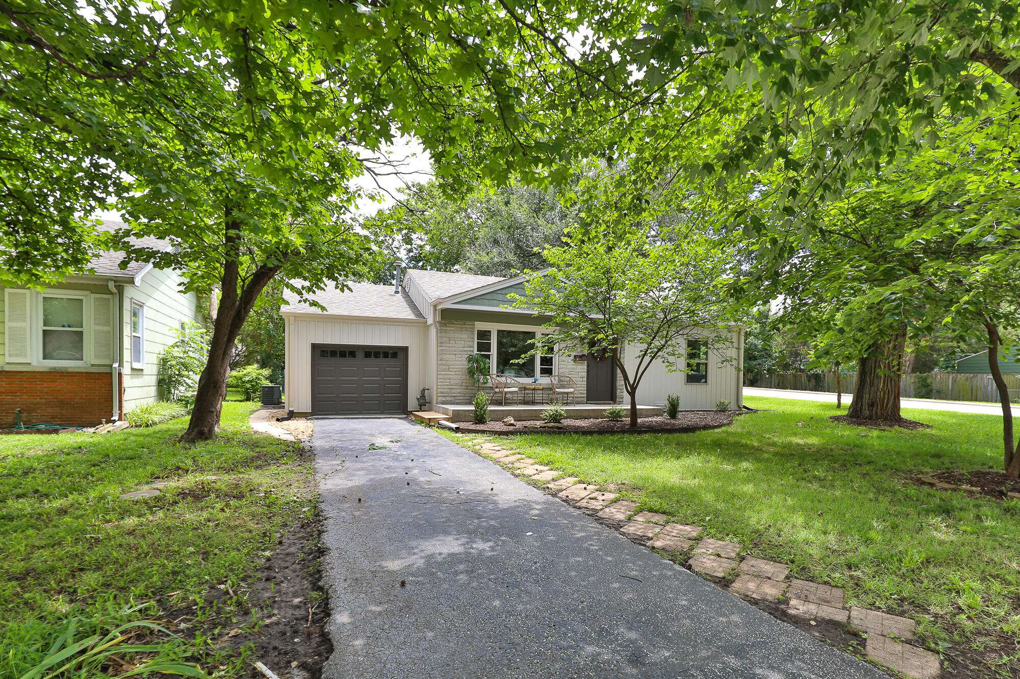 1520 S Pickwick AVE, Springfield, MO 65804