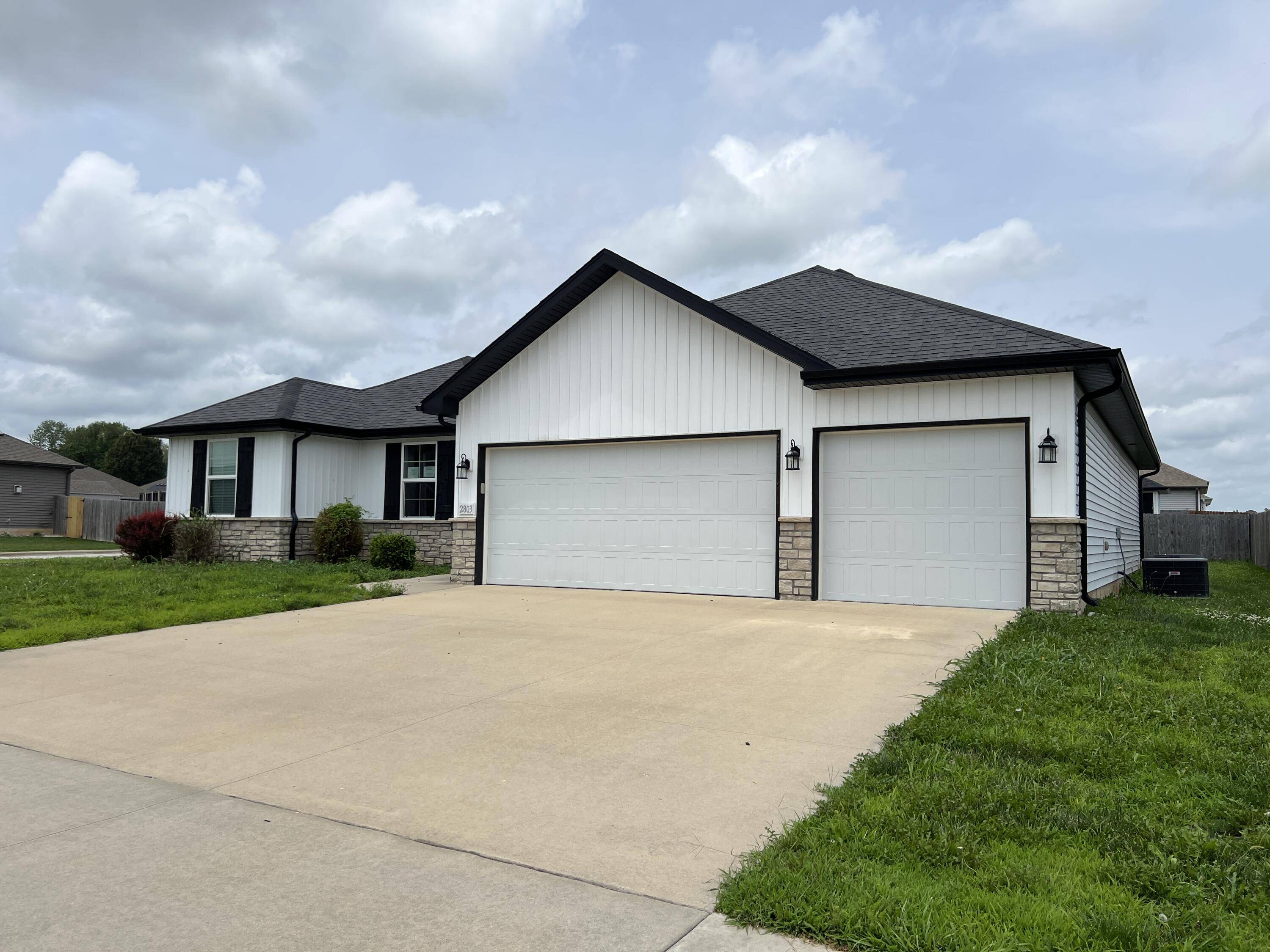2803 E Auburn Hills ST, Republic, MO 65738