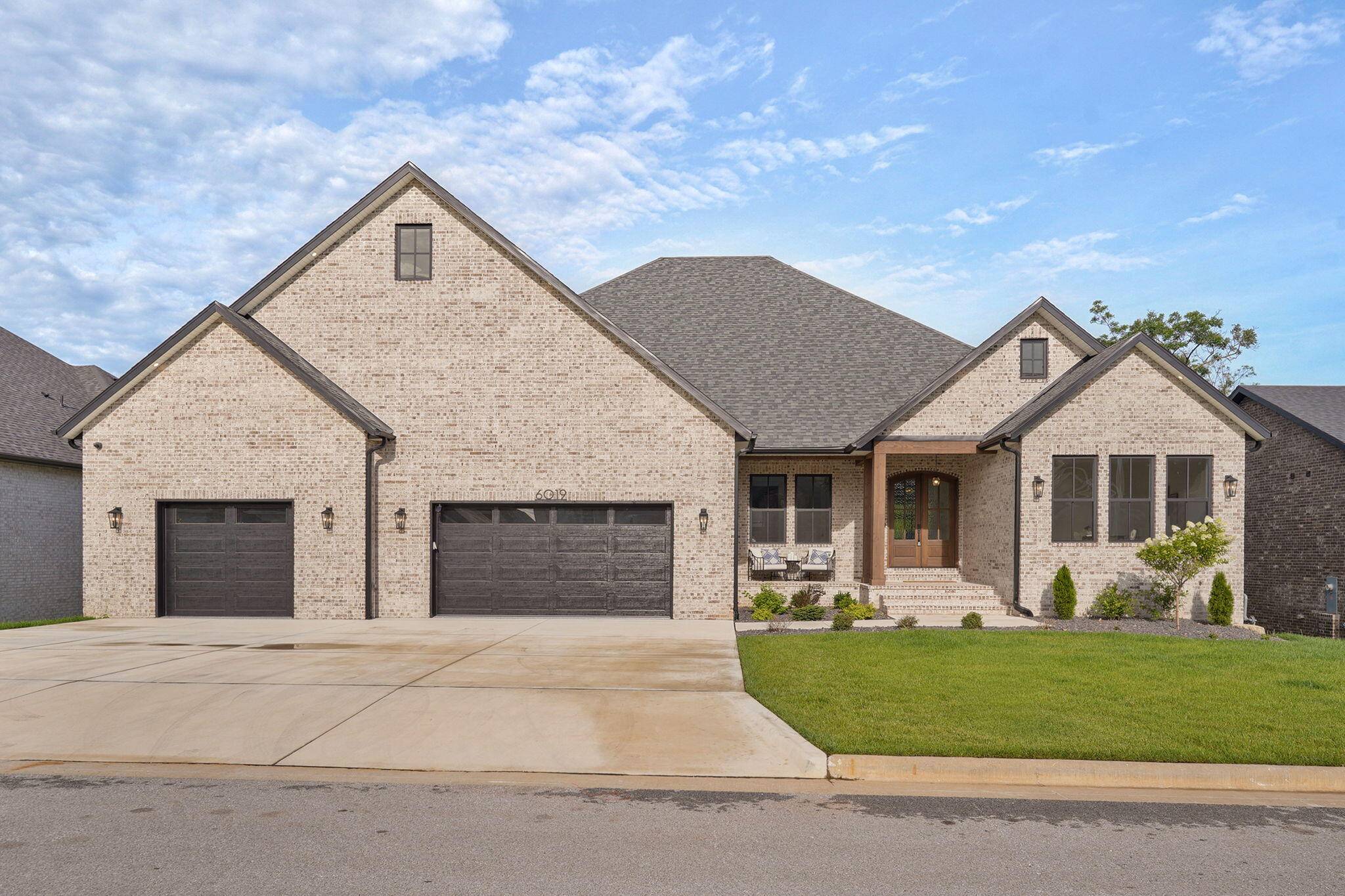 6019 S Dollison AVE, Springfield, MO 65810