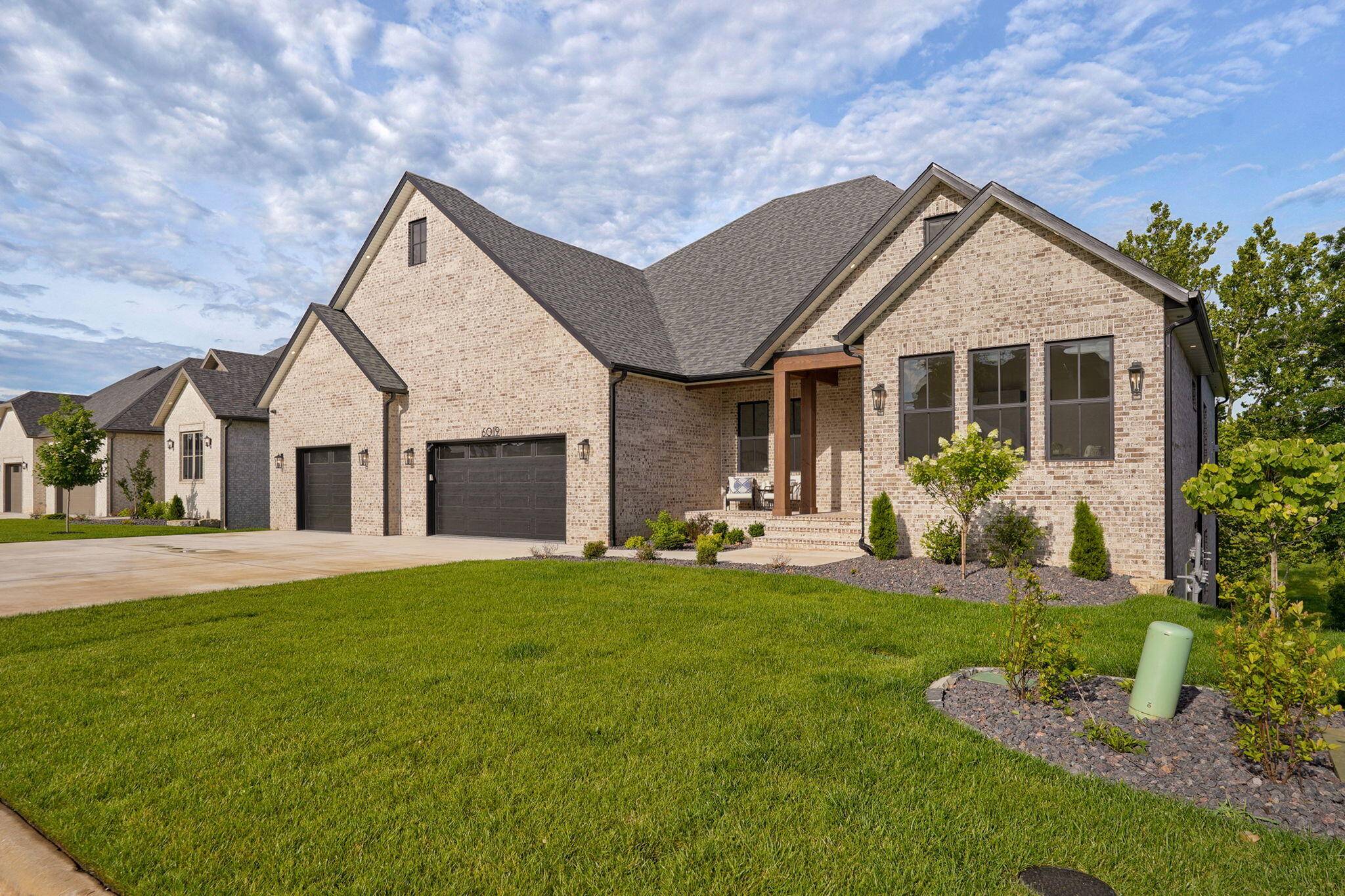 6019 S Dollison AVE, Springfield, MO 65810