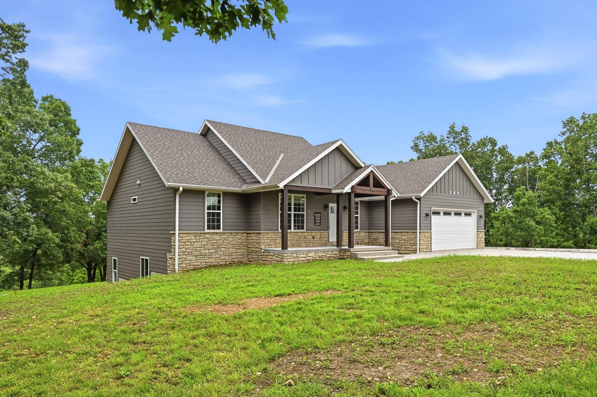 368 Regal Heights LN, Galena, MO 65656