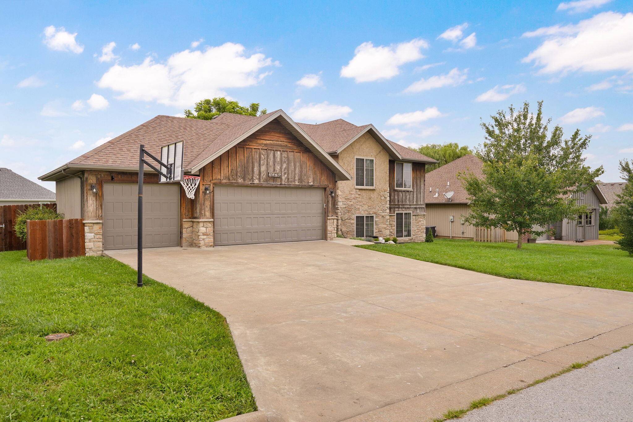 1465 S Appomattox AVE, Republic, MO 65738