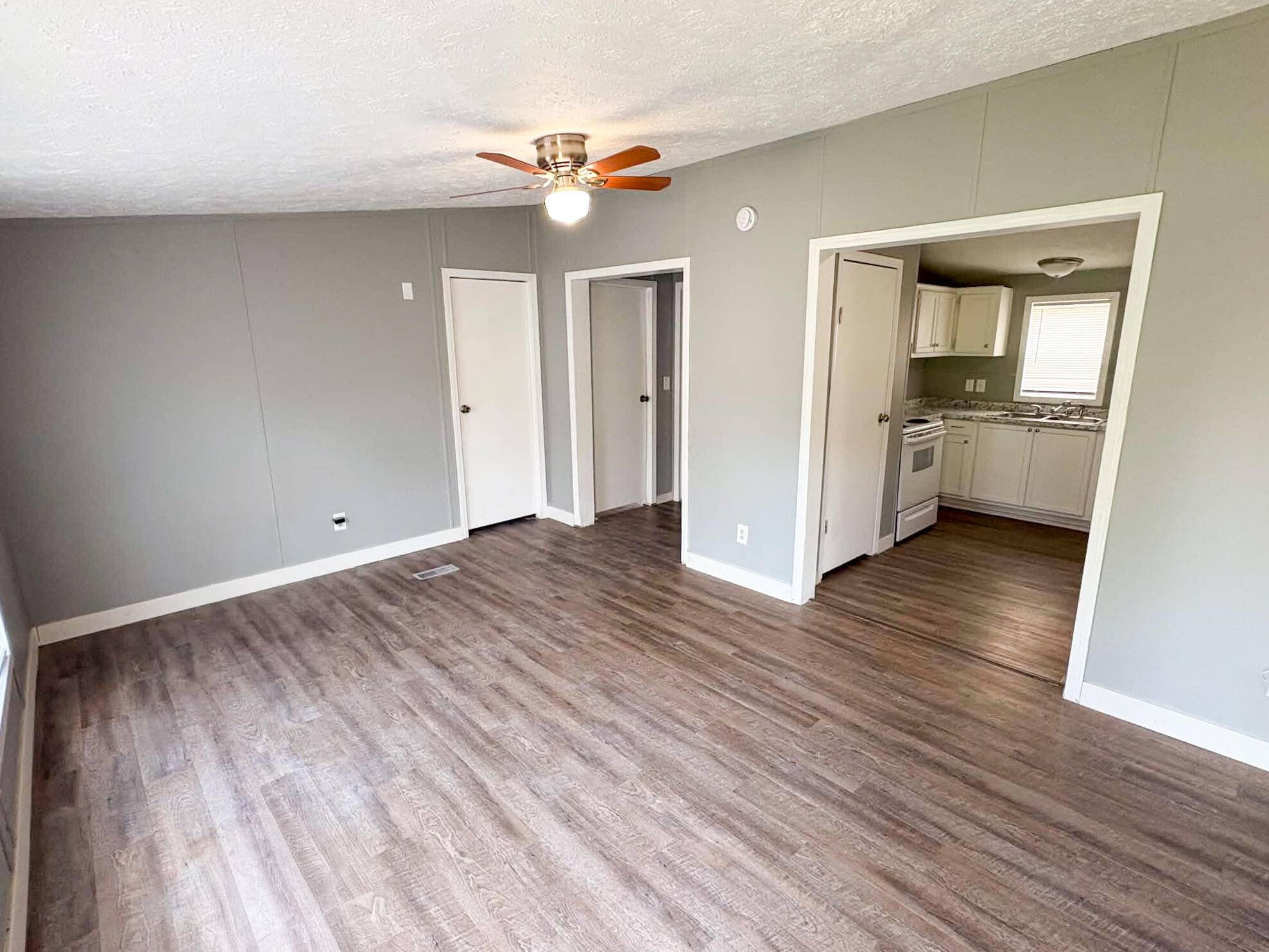 140 Tyler CIR, Hollister, MO 65672