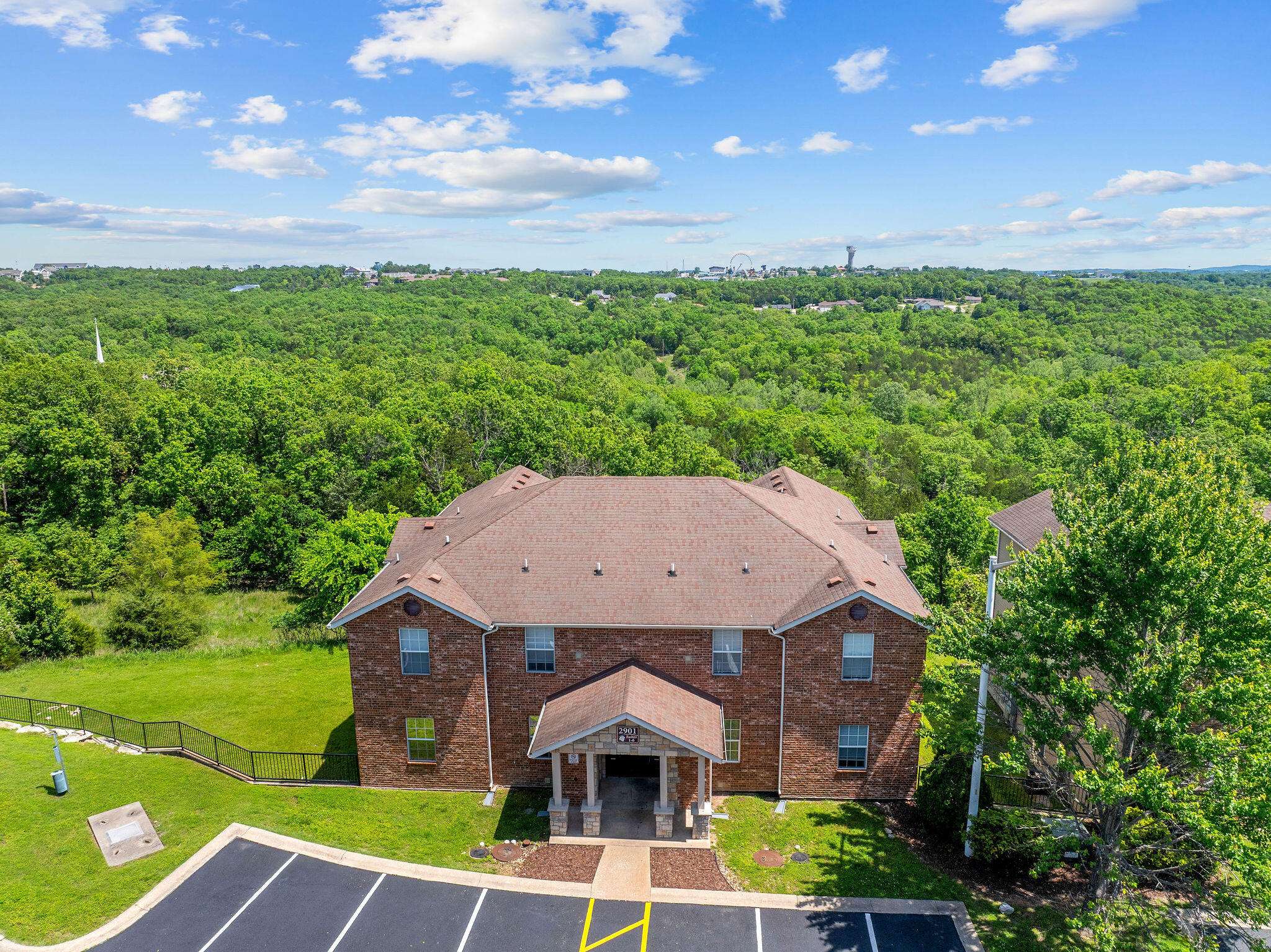 2901 Vineyards Pkwy #1, Branson, MO 65616
