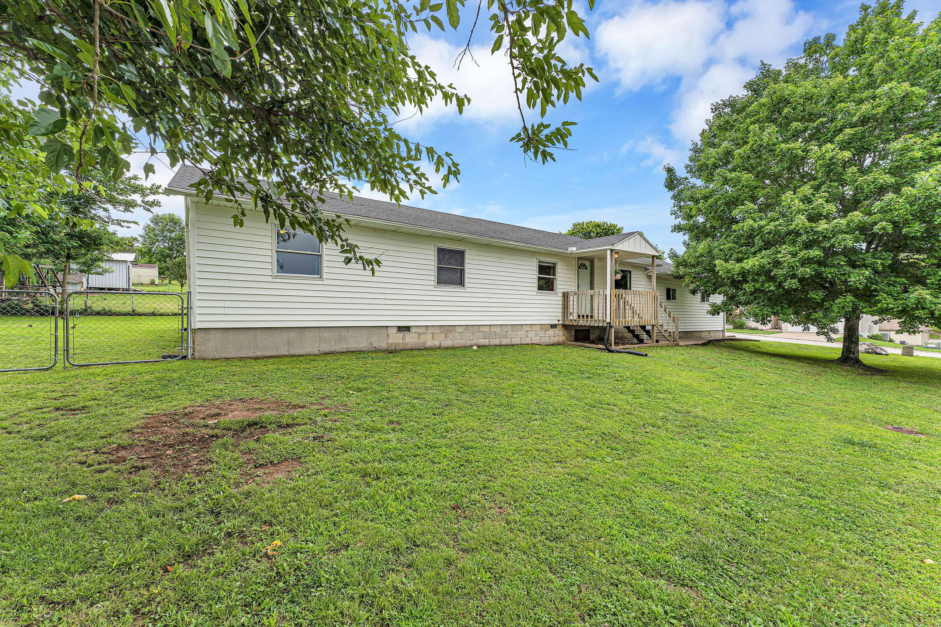 1602 W Robin ST, Ozark, MO 65721