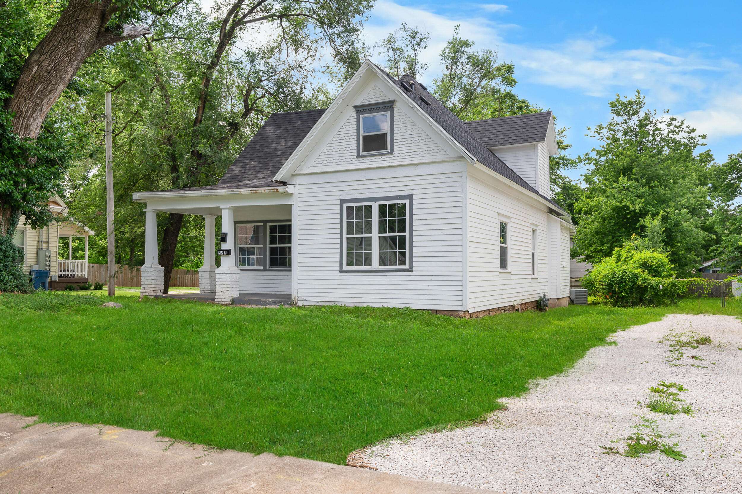 824 W Elm ST, Springfield, MO 65806