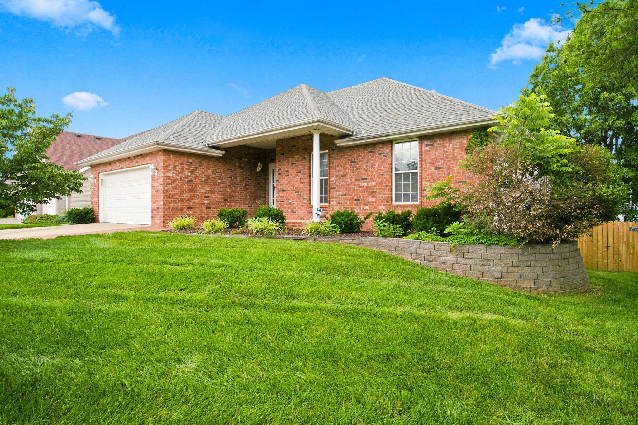395 S Yellowwood DR, Springfield, MO 65809