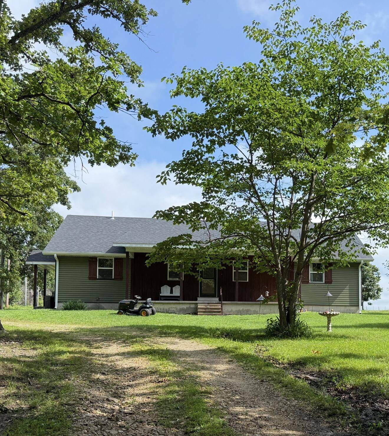 3429 Kinser DR, Hartville, MO 65667
