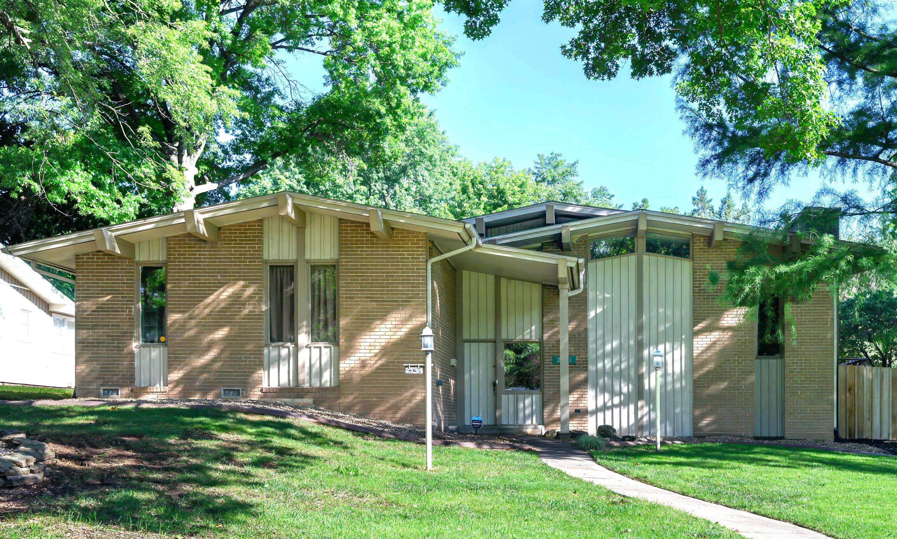 2291 E Mirabeau ST, Springfield, MO 65804