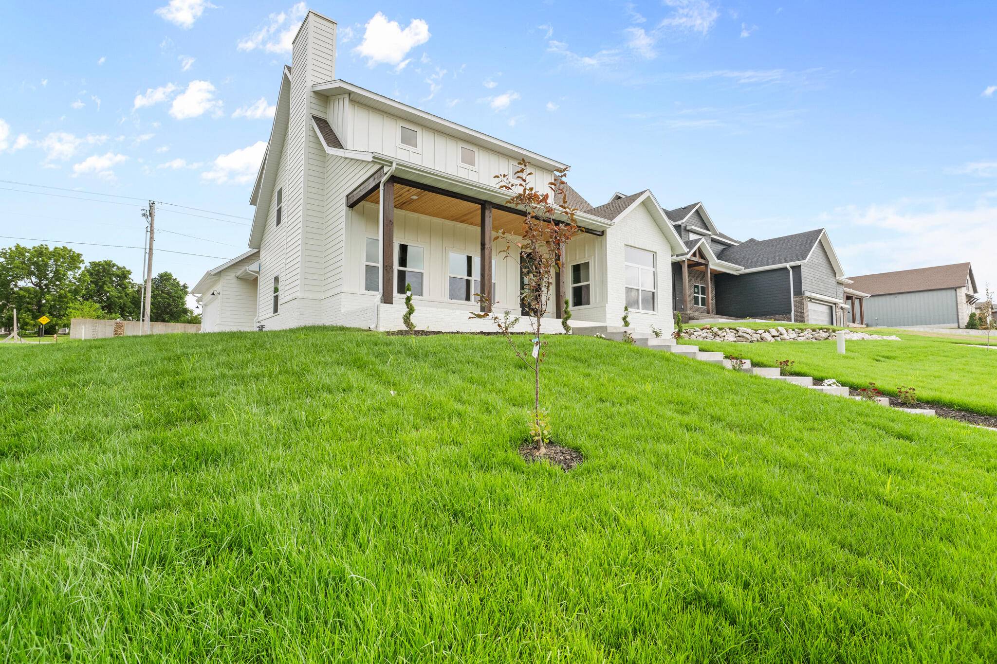 2033 E Will ST, Republic, MO 65738