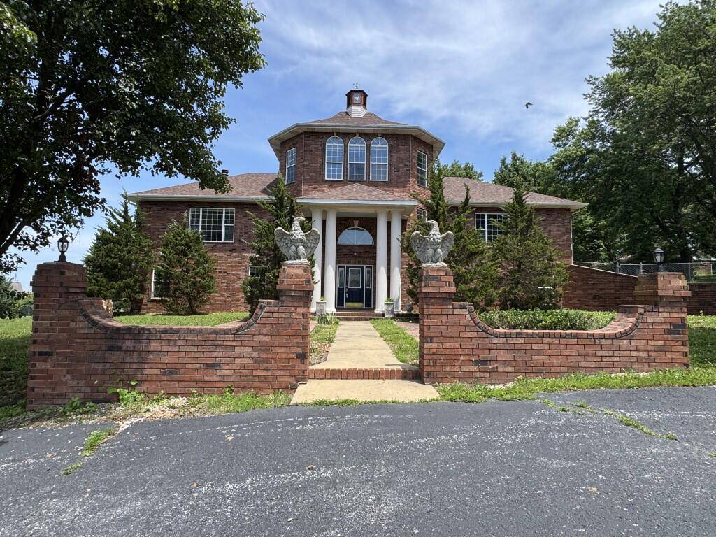 1023 E Fremont DR, Stockton, MO 65785