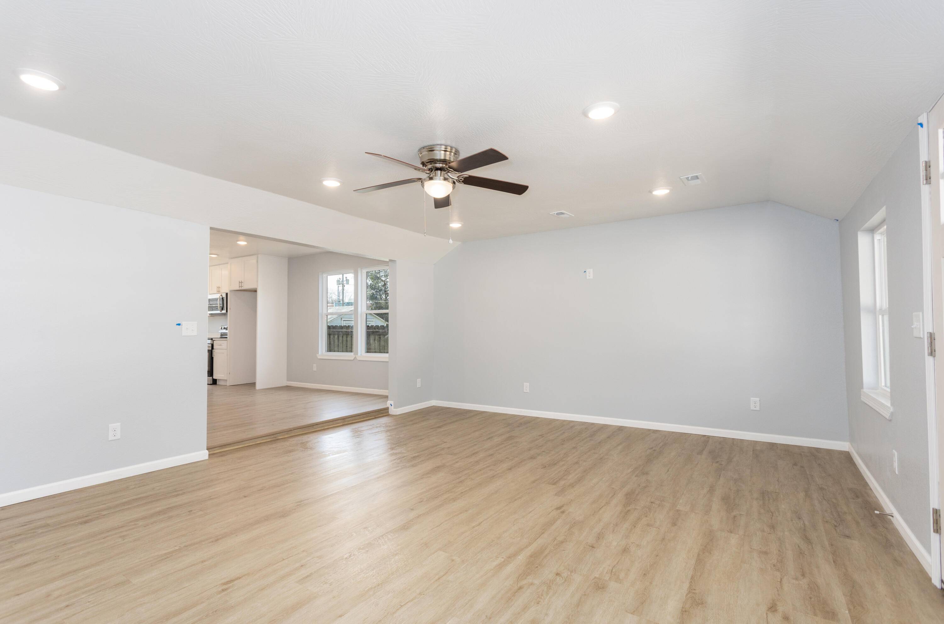1220 E University ST, Springfield, MO 65804