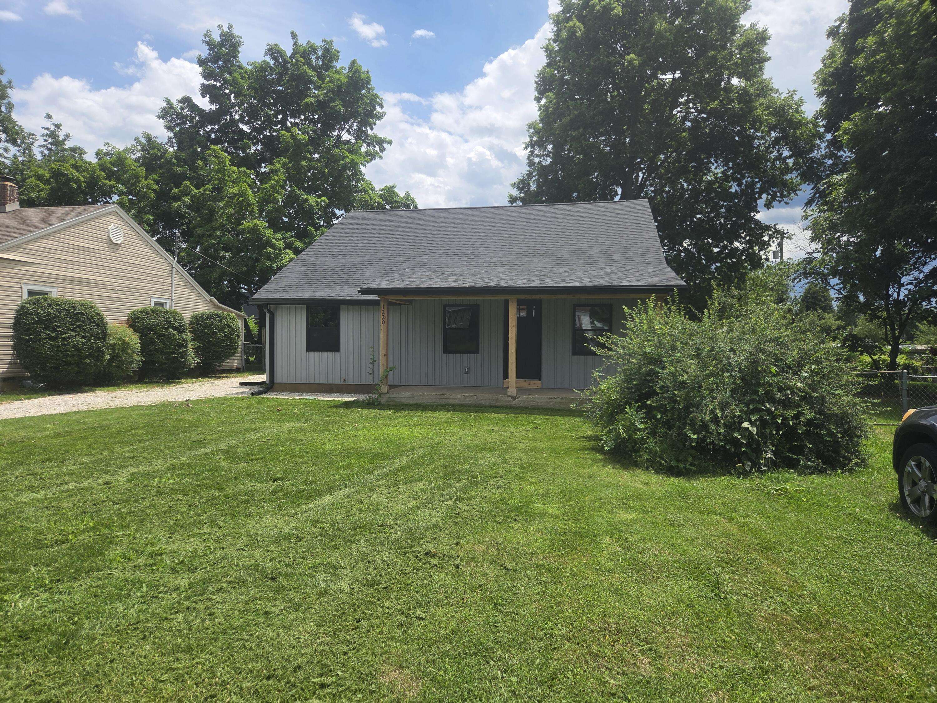 1220 E University ST, Springfield, MO 65804