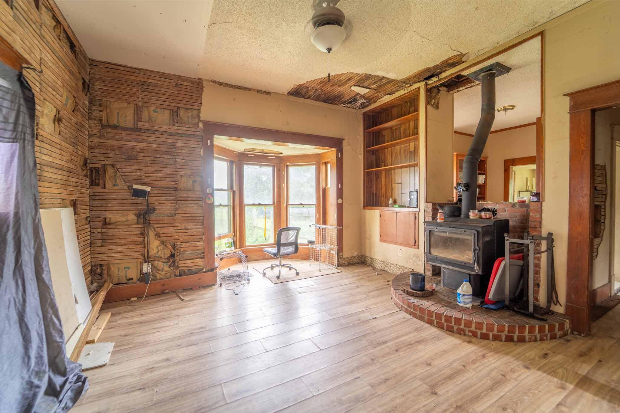 511 E 7th ST, Miller, MO 65707