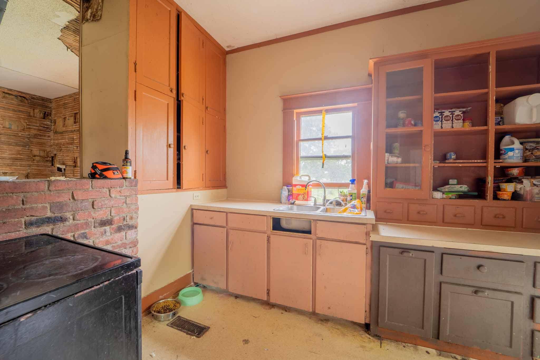 511 E 7th ST, Miller, MO 65707