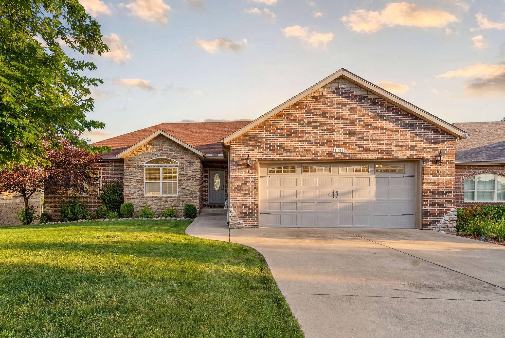 191 Greystone DR, Hollister, MO 65672