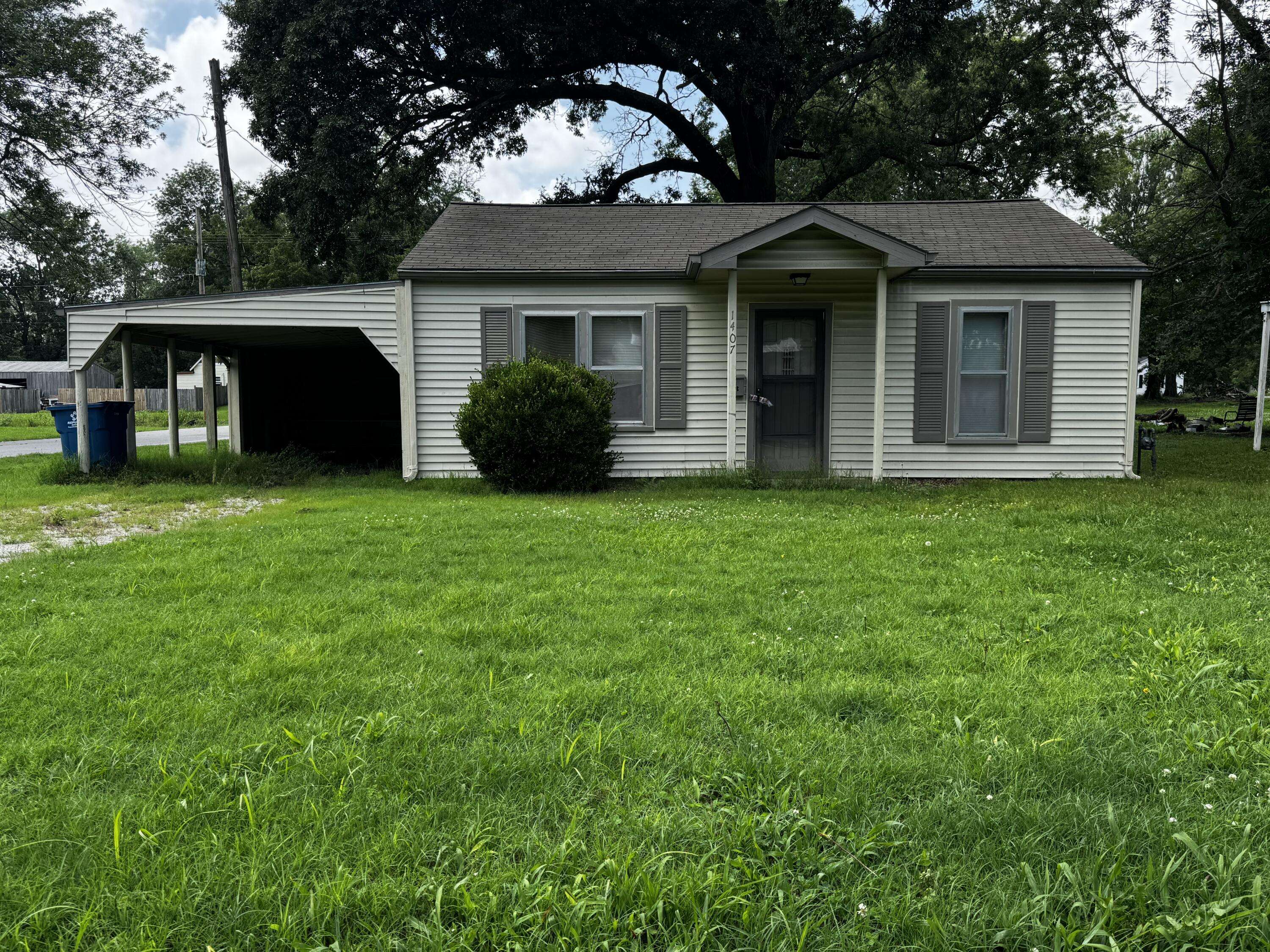 1407 Grand ST, Lamar, MO 64759