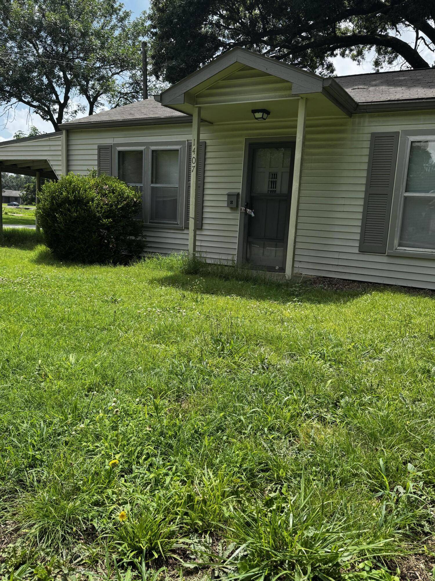 1407 Grand ST, Lamar, MO 64759