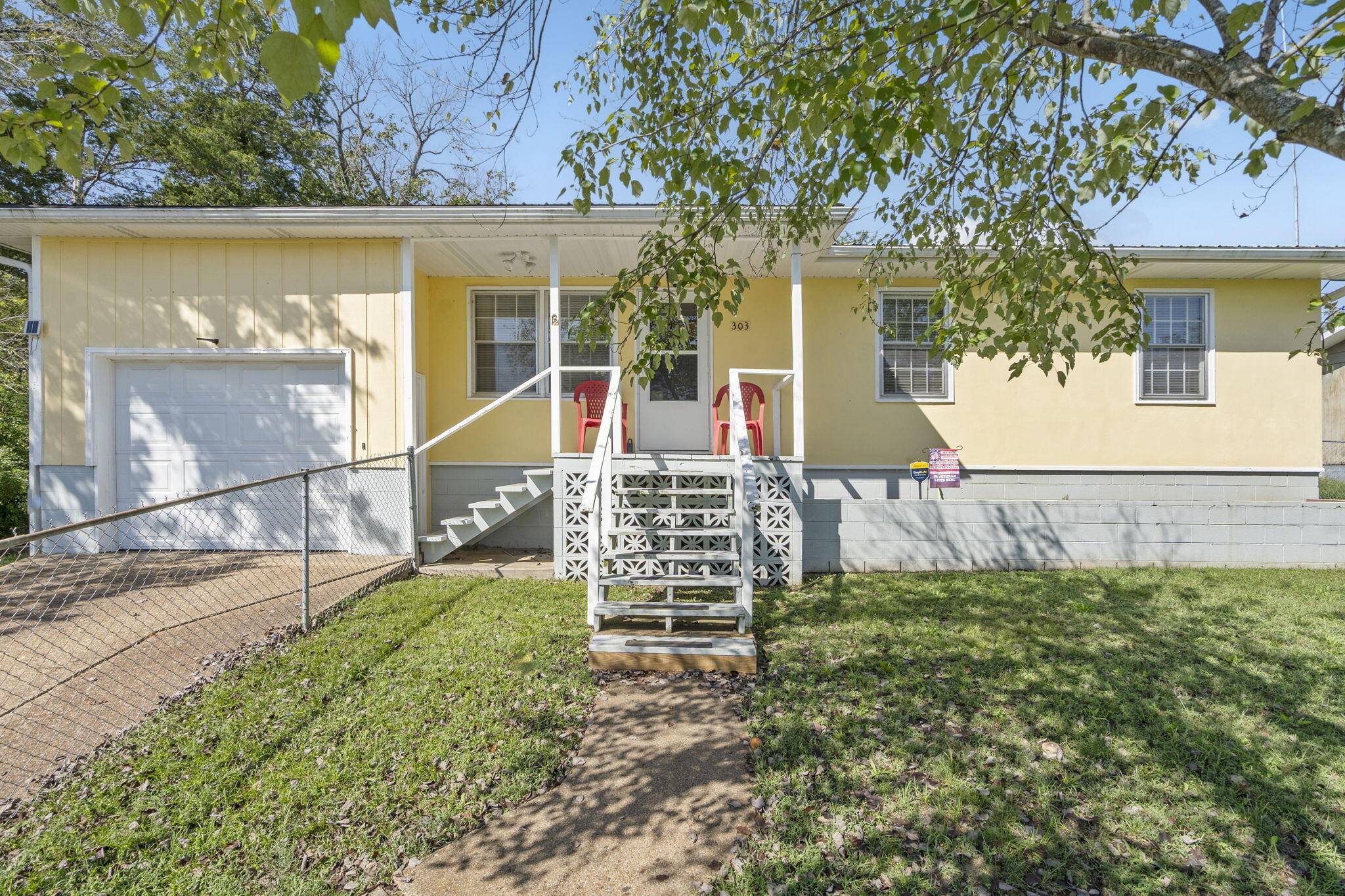 303 Walnut ST, Hollister, MO 65672