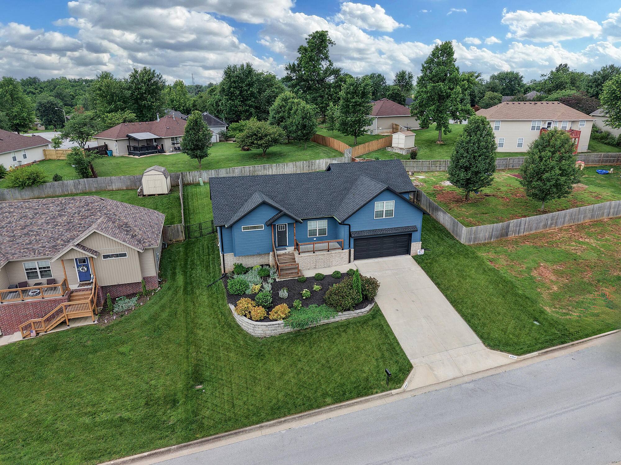 4464 W University ST, Springfield, MO 65802