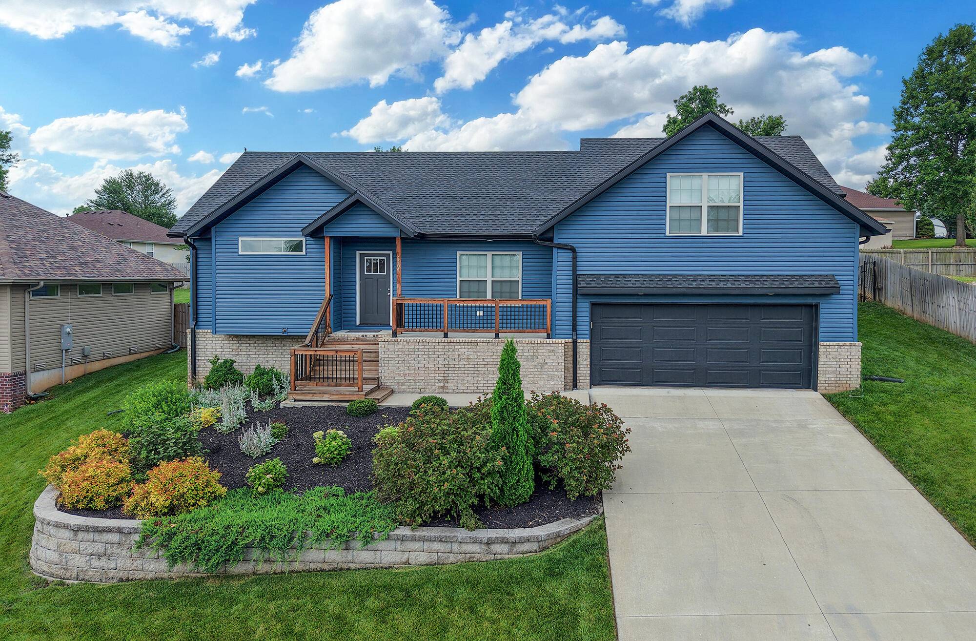 4464 W University ST, Springfield, MO 65802