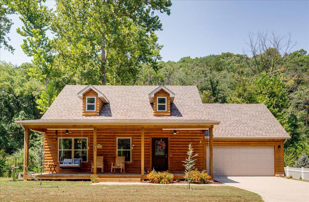 1069 Peace In Valley RD, Blue Eye, MO 65611