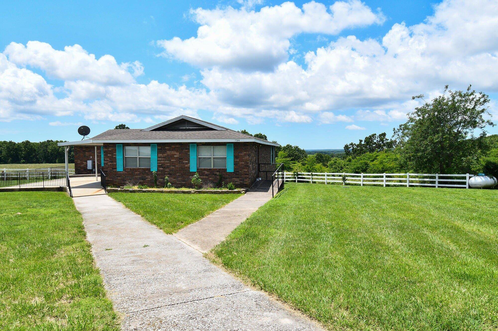 194 State Highway Mm, Niangua, MO 65713