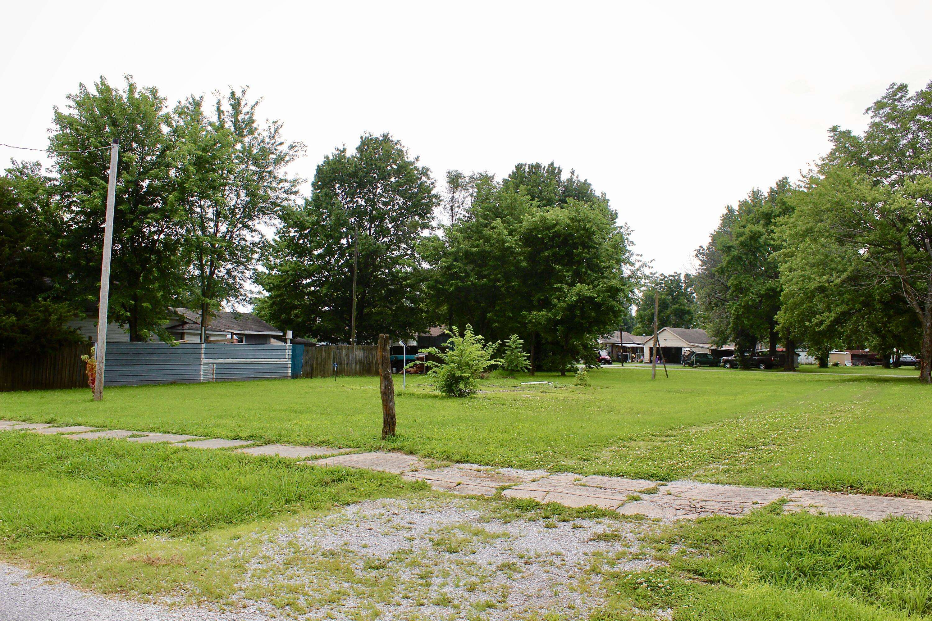 303 N Davis ST, Miller, MO 65707