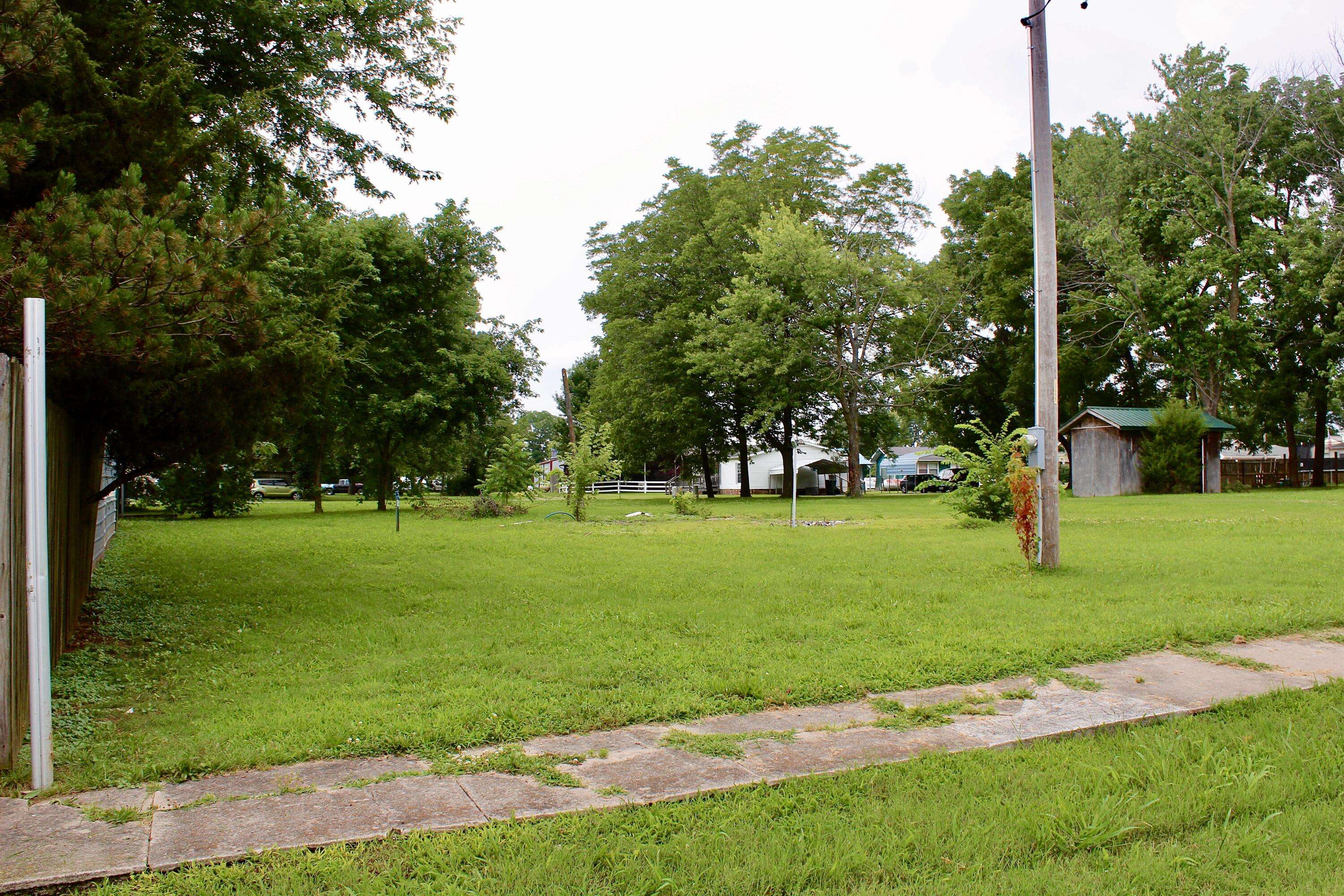 303 N Davis ST, Miller, MO 65707