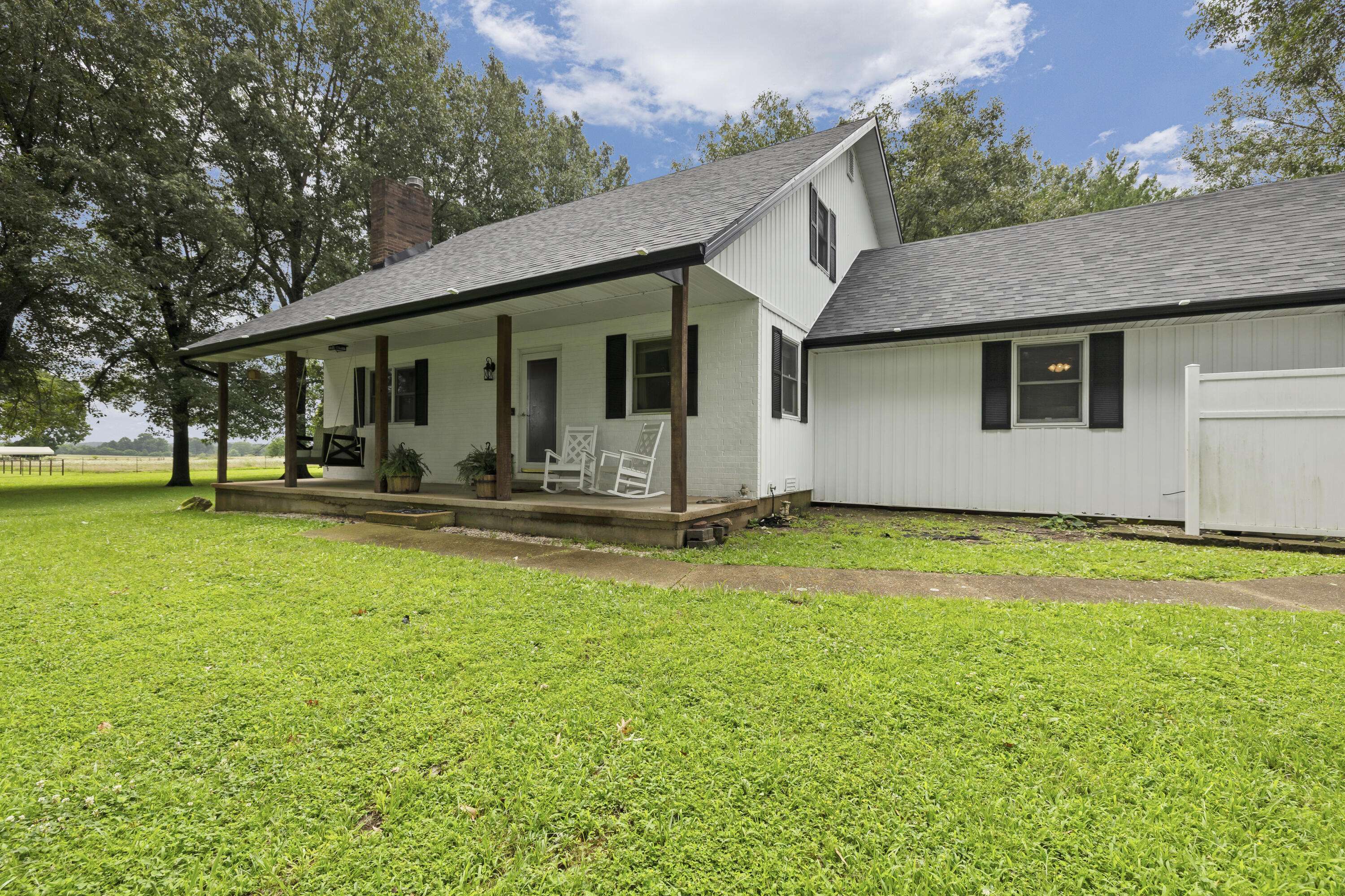 1238 E 425th RD, Bolivar, MO 65613