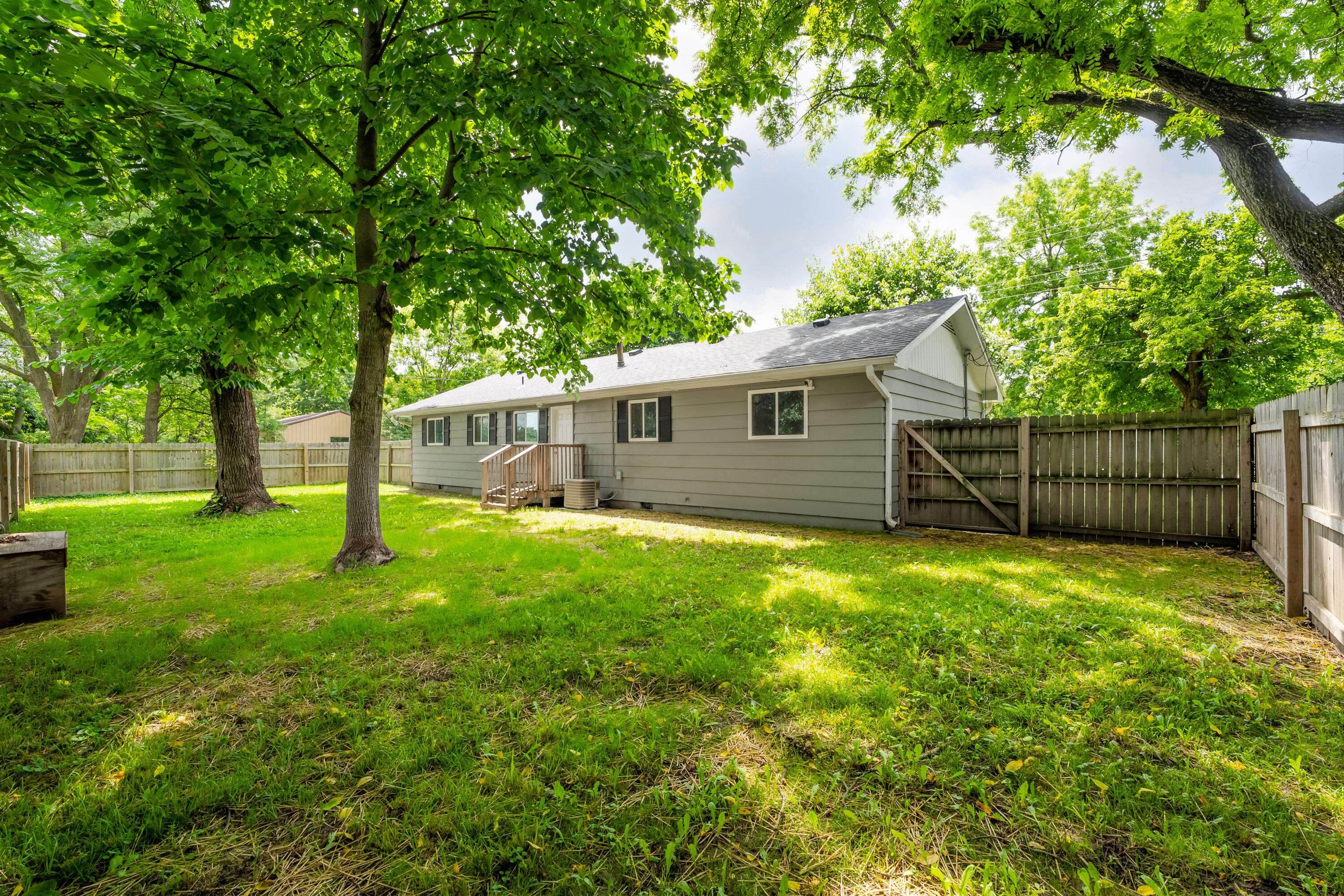 715 E Springfield ST, Aurora, MO 65605