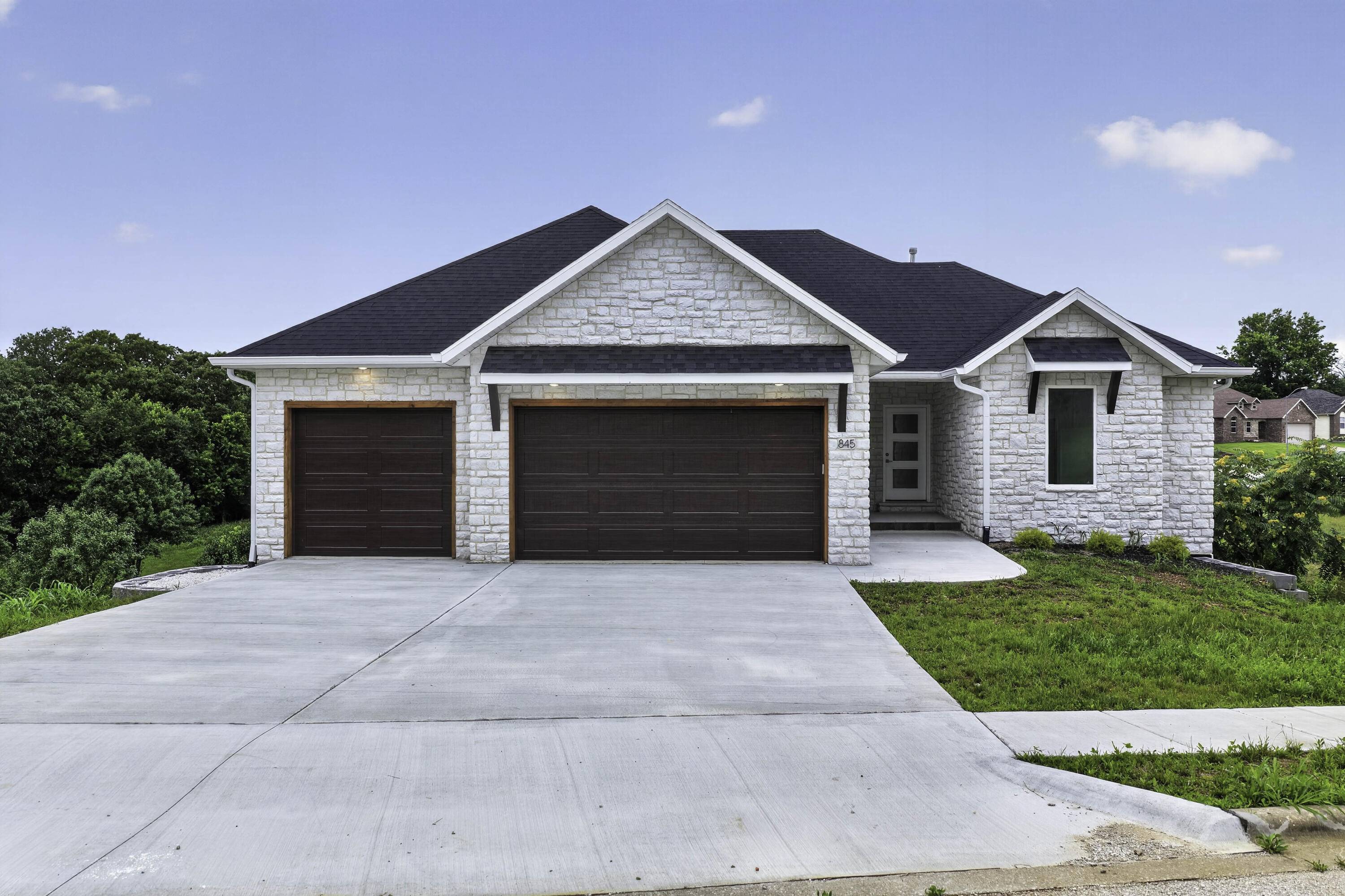 845 S Black Sands AVE, Nixa, MO 65714