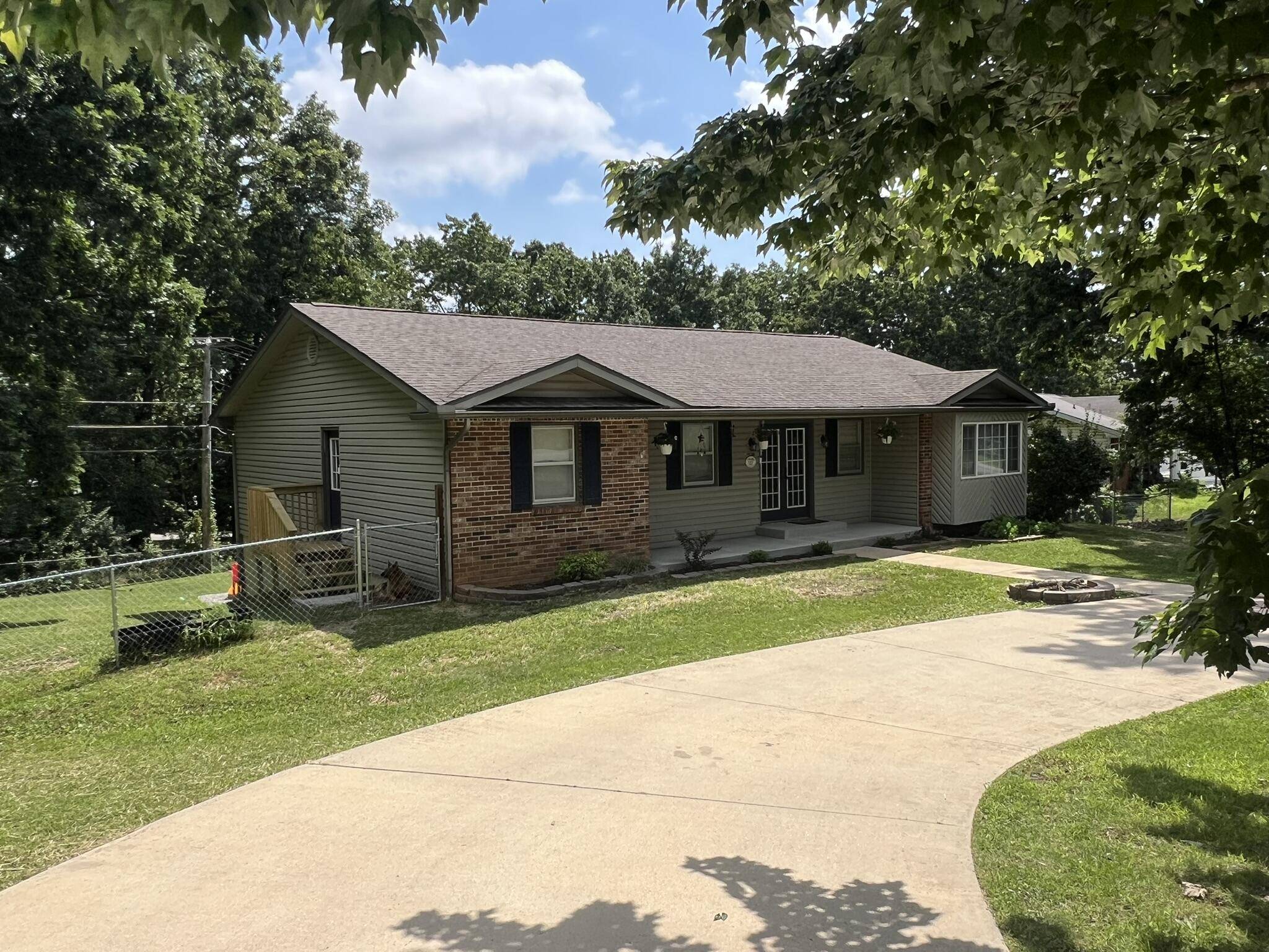 1907 Stein AVE, West Plains, MO 65775