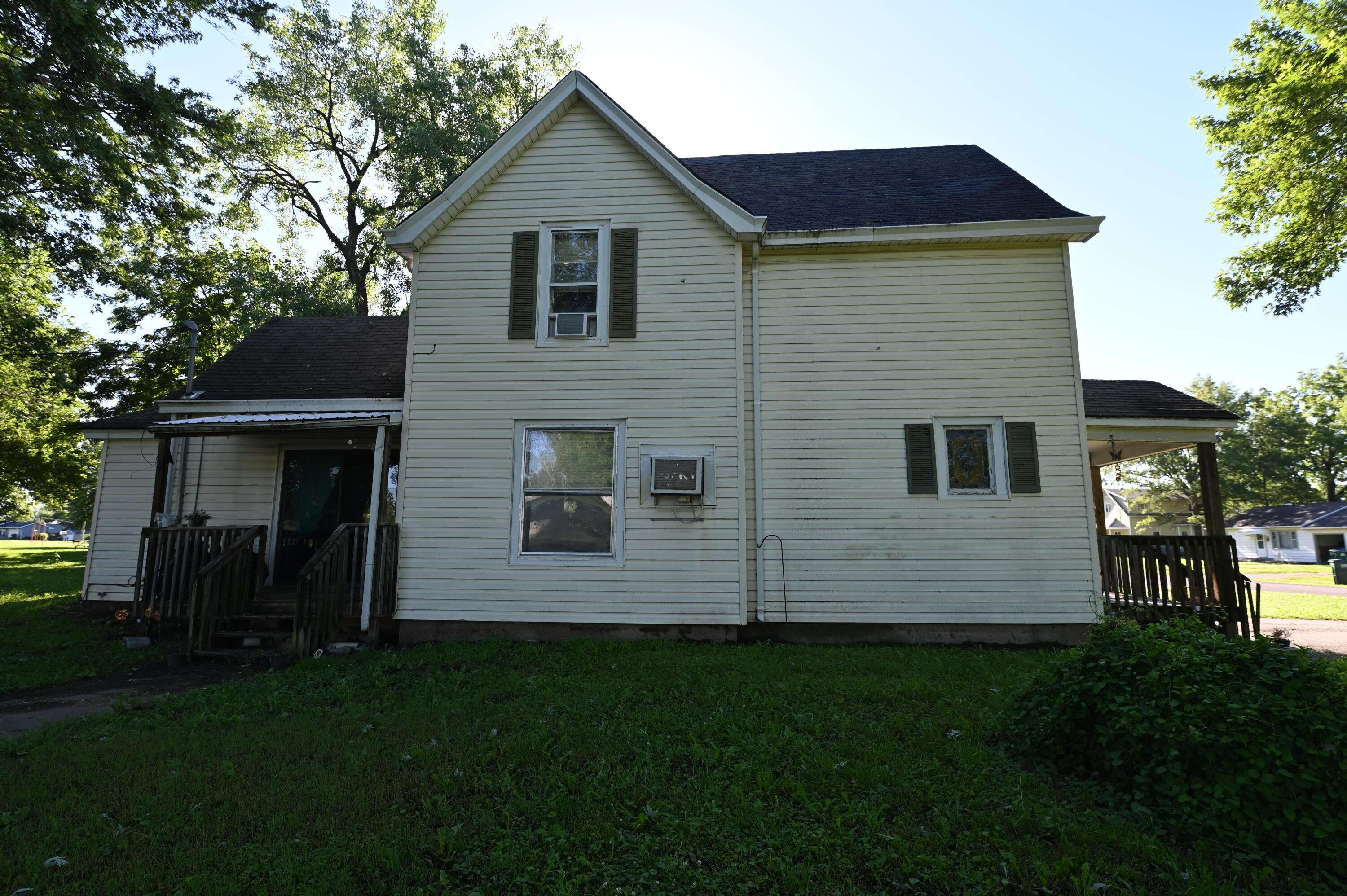 201 E 2nd ST, Appleton City, MO 64724