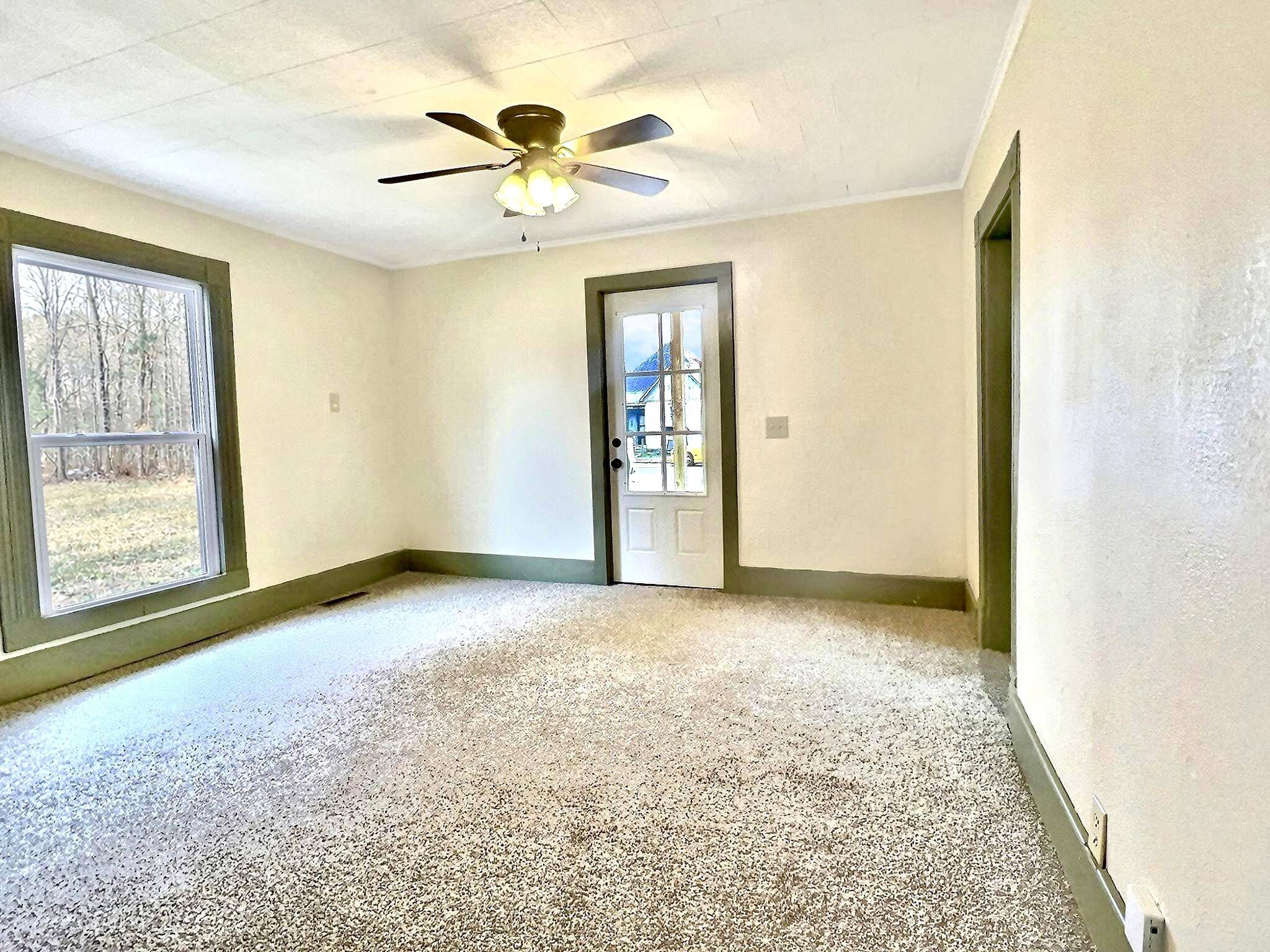 906 E Cale ST, Monett, MO 65708