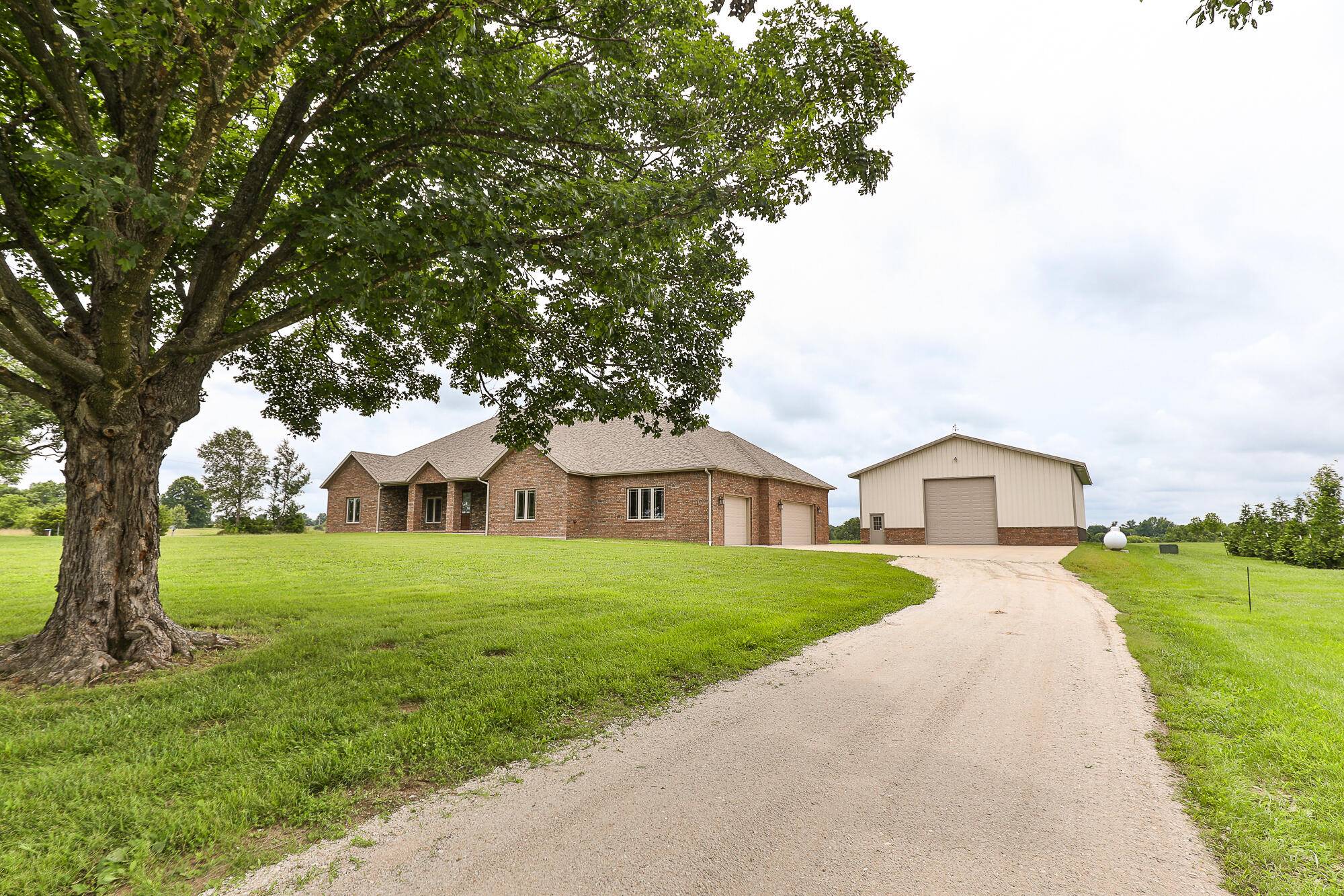 112 Clearview CT, Ozark, MO 65721