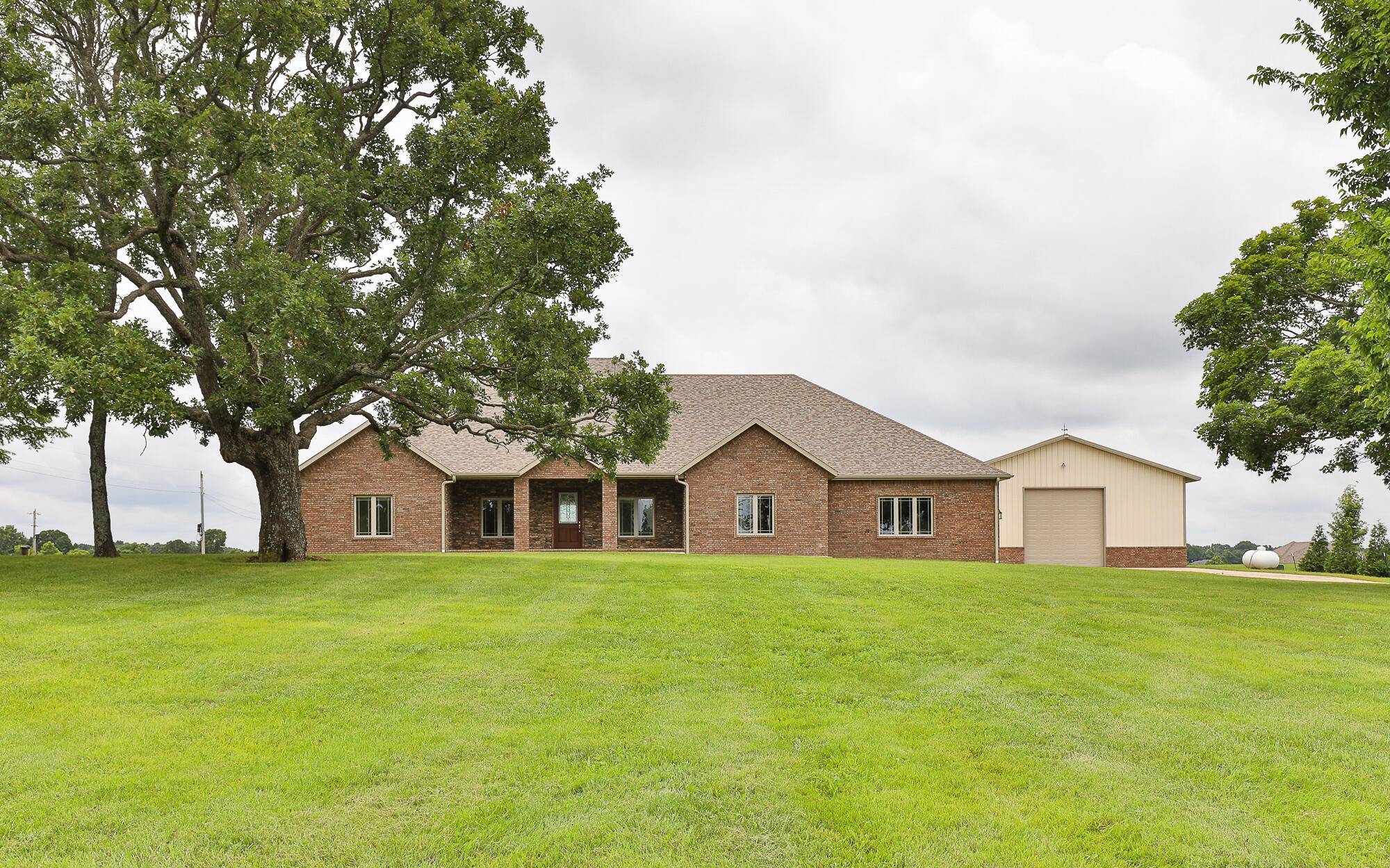 112 Clearview CT, Ozark, MO 65721