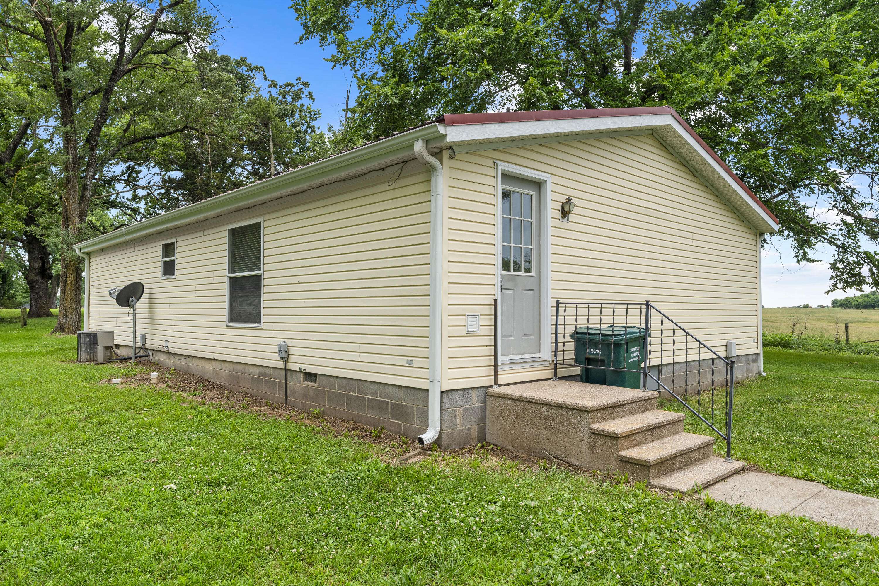 18509 S 1600 RD, Nevada, MO 64772